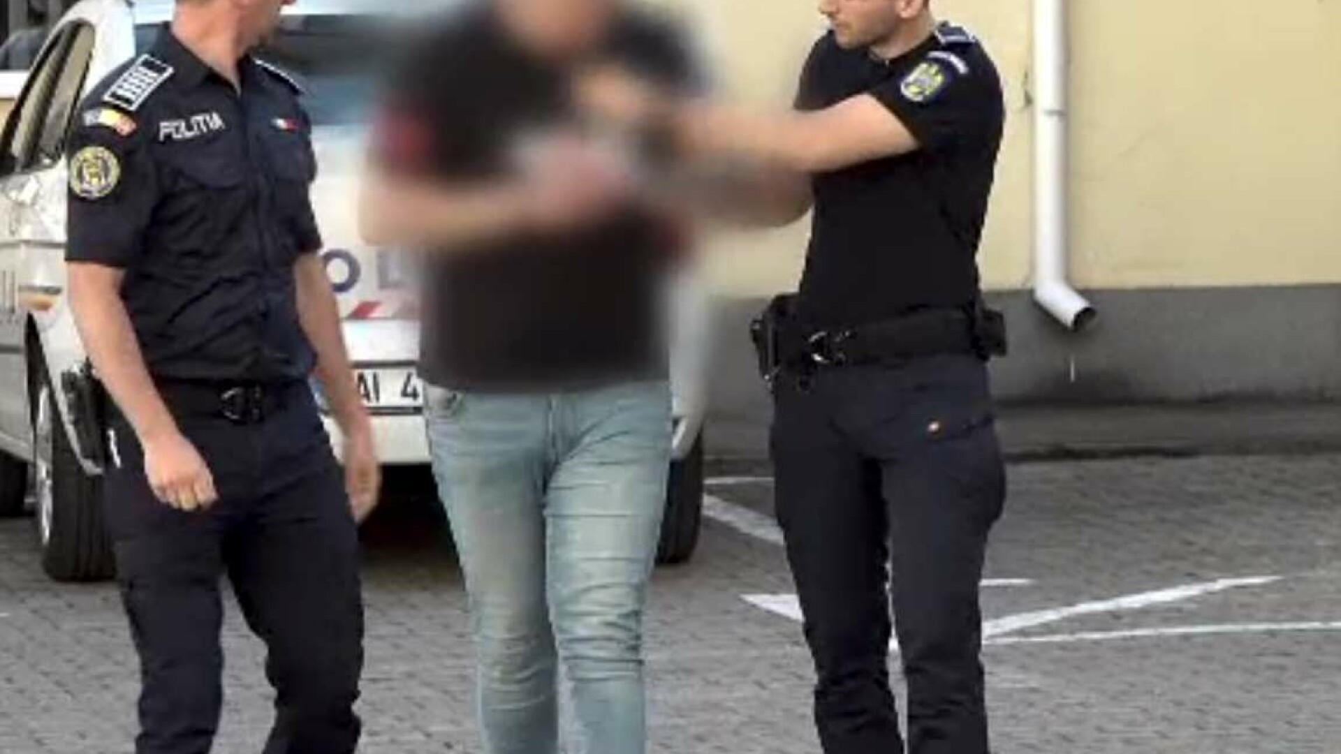 Percheziții în Constanța. Mai multe persoane sunt acuzate că au exploatat sexual timp de şapte ani peste 20 de tinere