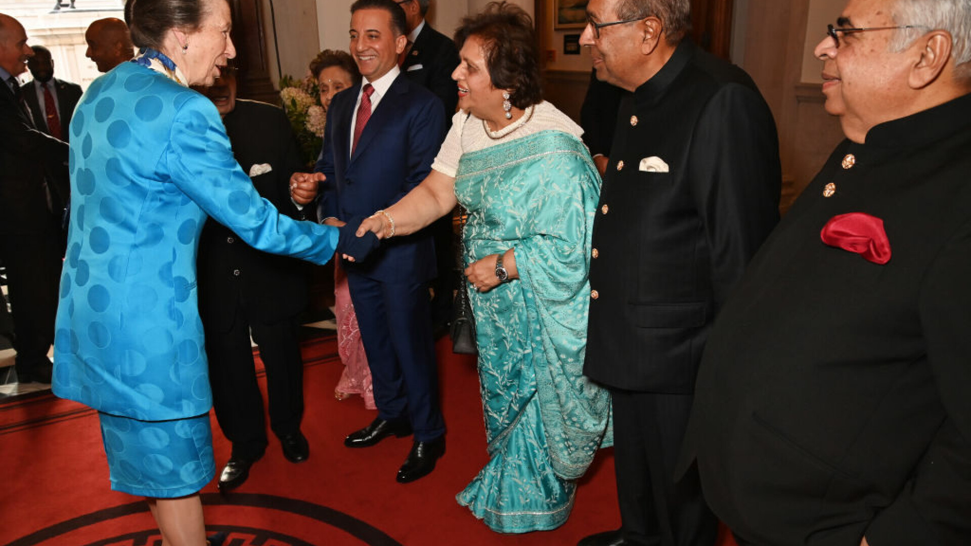 Prințesa Anne, Adil Ray, Kamal Hinduja și Prakash Hinduja, la inaugurarea The OWO, Whitehall pe 26 septembrie 2023 în Londra / GETTY