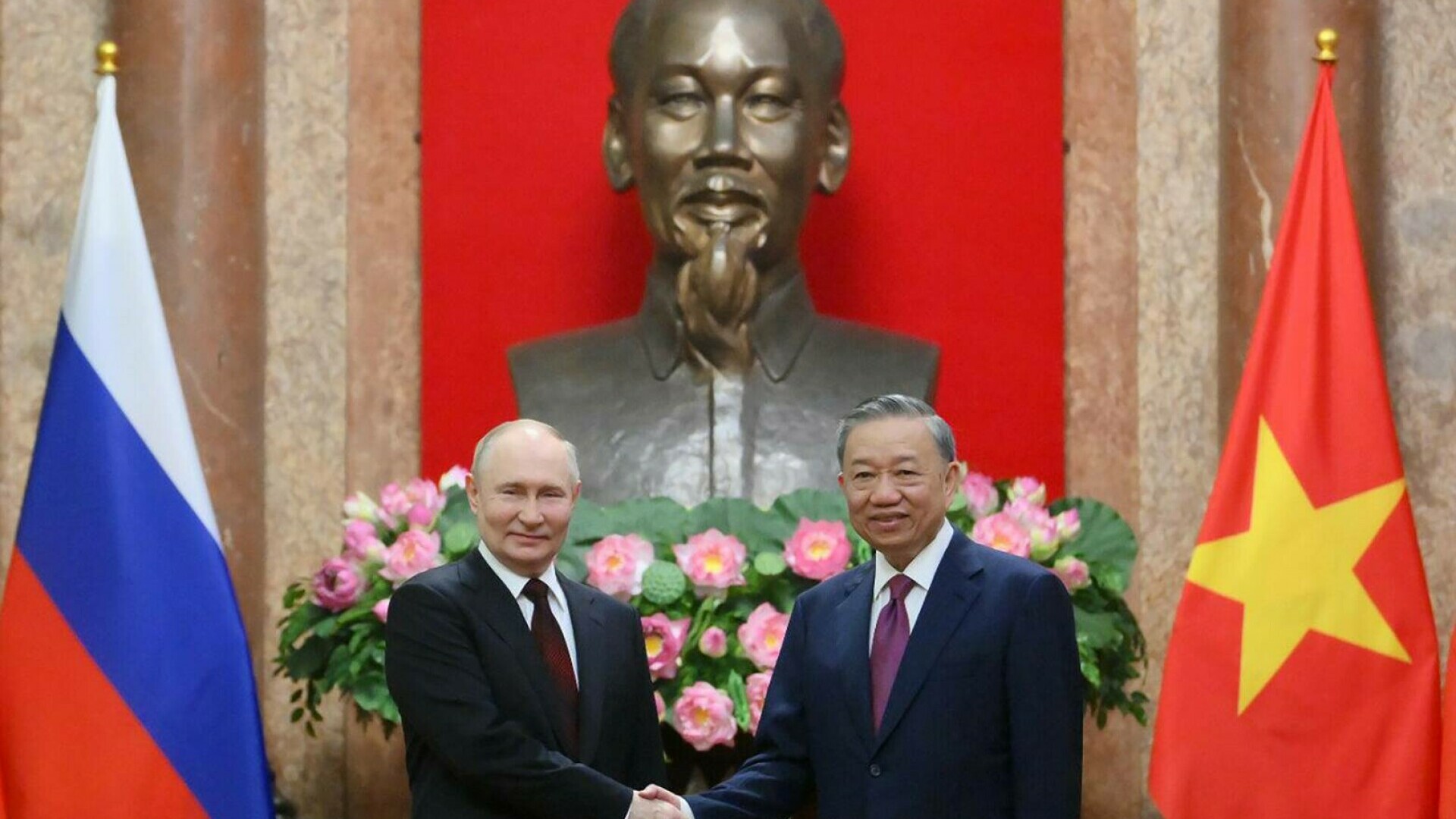 Putin la Hanoi
