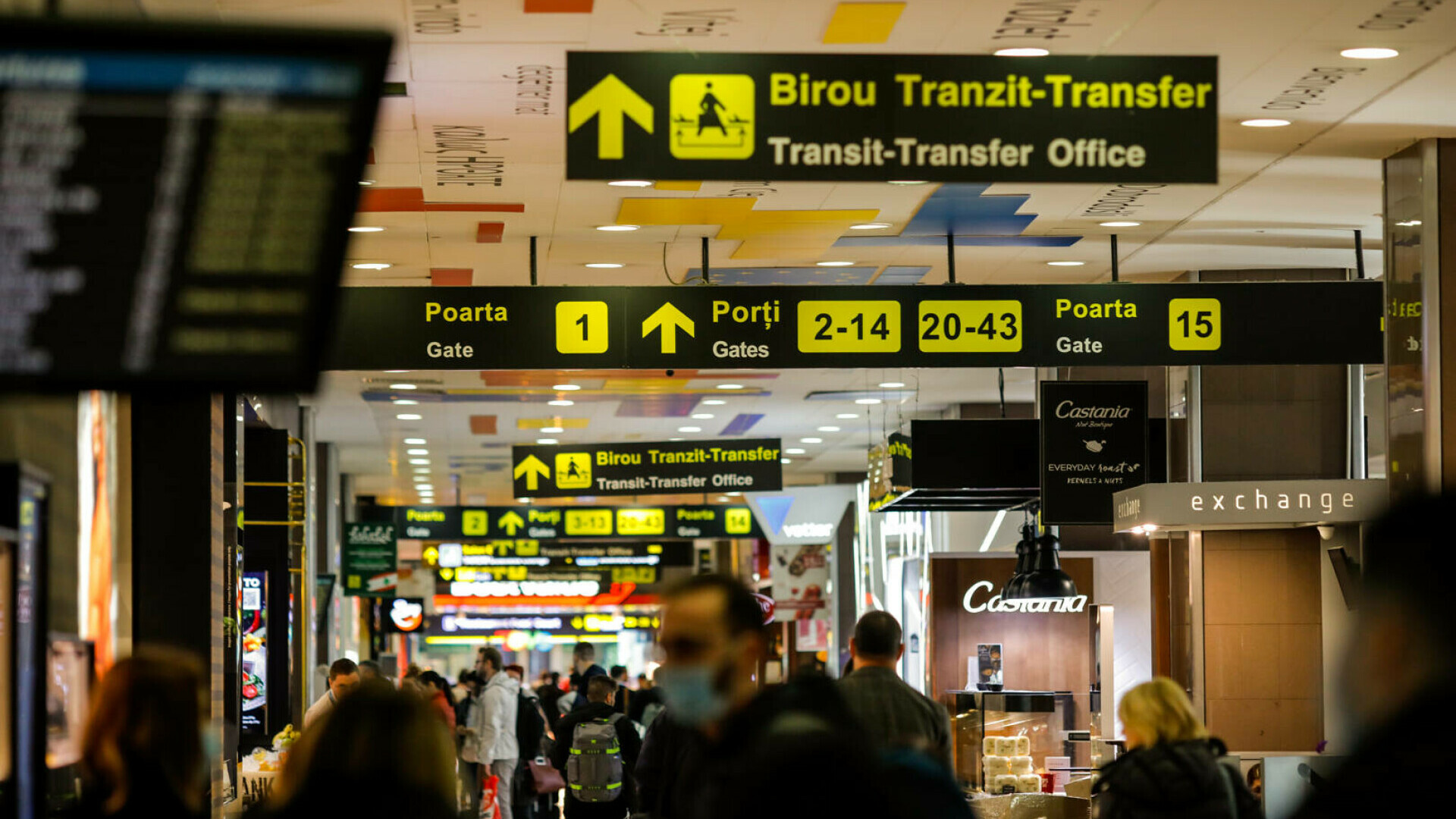 Un austriac și un suedez care au ajuns pe aeroportul Otopeni s-au ales cu dosar penal. Ce au găsit vameșii în bagajele lor