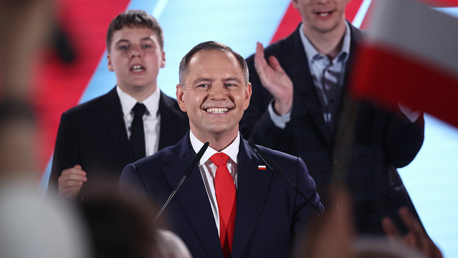 POLITICO: Liderii europeni de centru îl felicită cu precauţie pe preşedintele Poloniei, în timp ce extrema dreaptă exultă