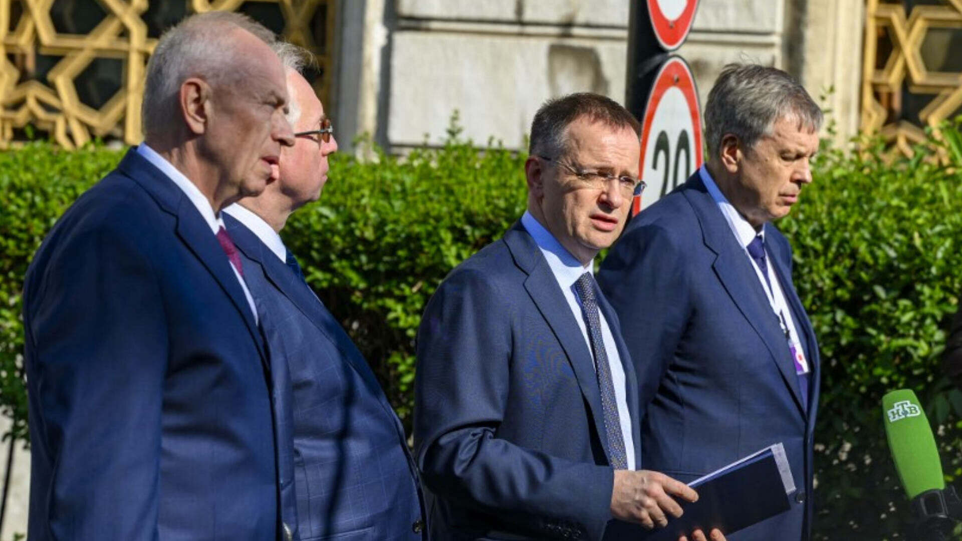 Rusia cere retragerea trupelor ucrainene pentru a accepta pacea. Trump vrea să se întâlneacă cu Putin și Zelenski