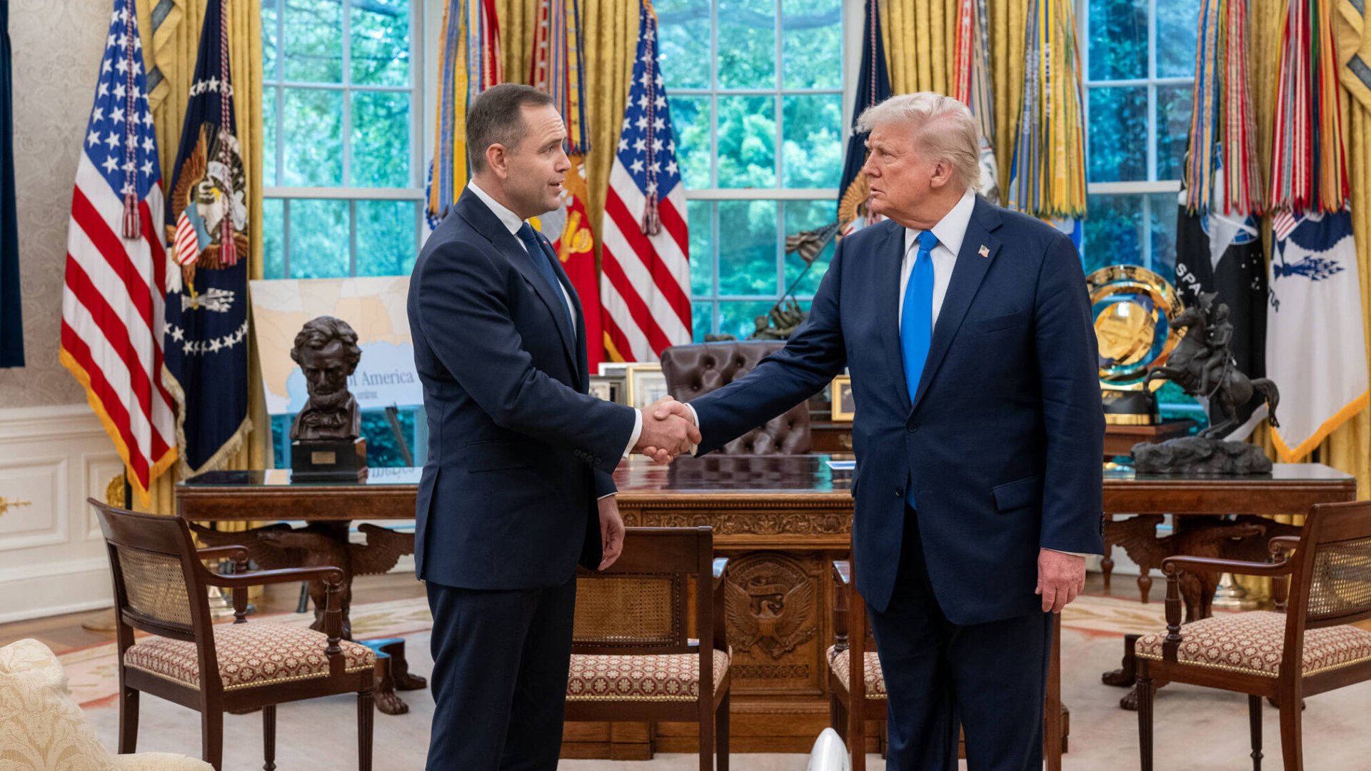 Karol Nawrocki și Donald Trump, în Biroul Oval