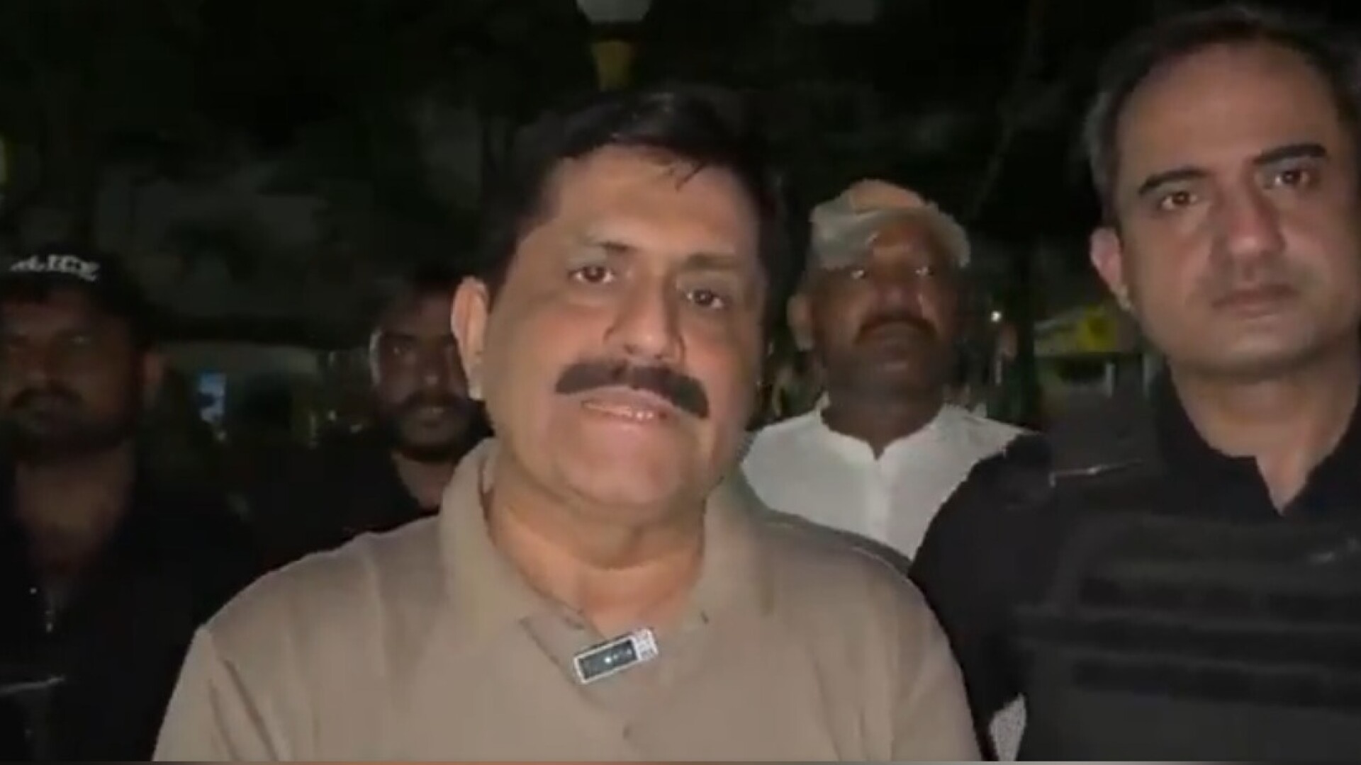 Sute de deținuți au evadat dintr-o închisoare din Pakistan. Unul dintre ei a fost ucis în timp ce încerca să fugă. VIDEO