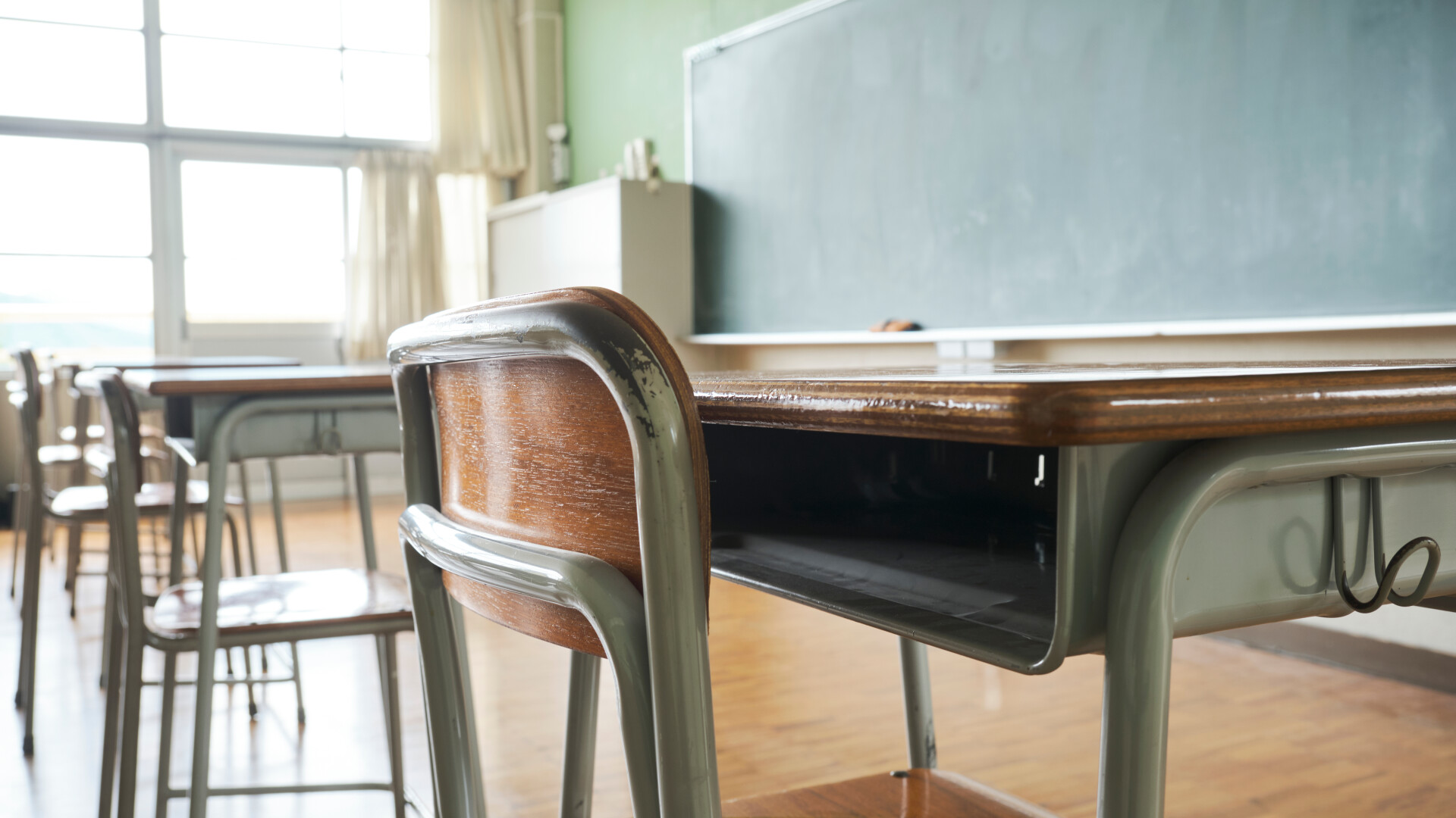 Când termină școala elevii din clasa a XII-a și a VIII-a. Vacanța de vară începe mai devreme pentru ei