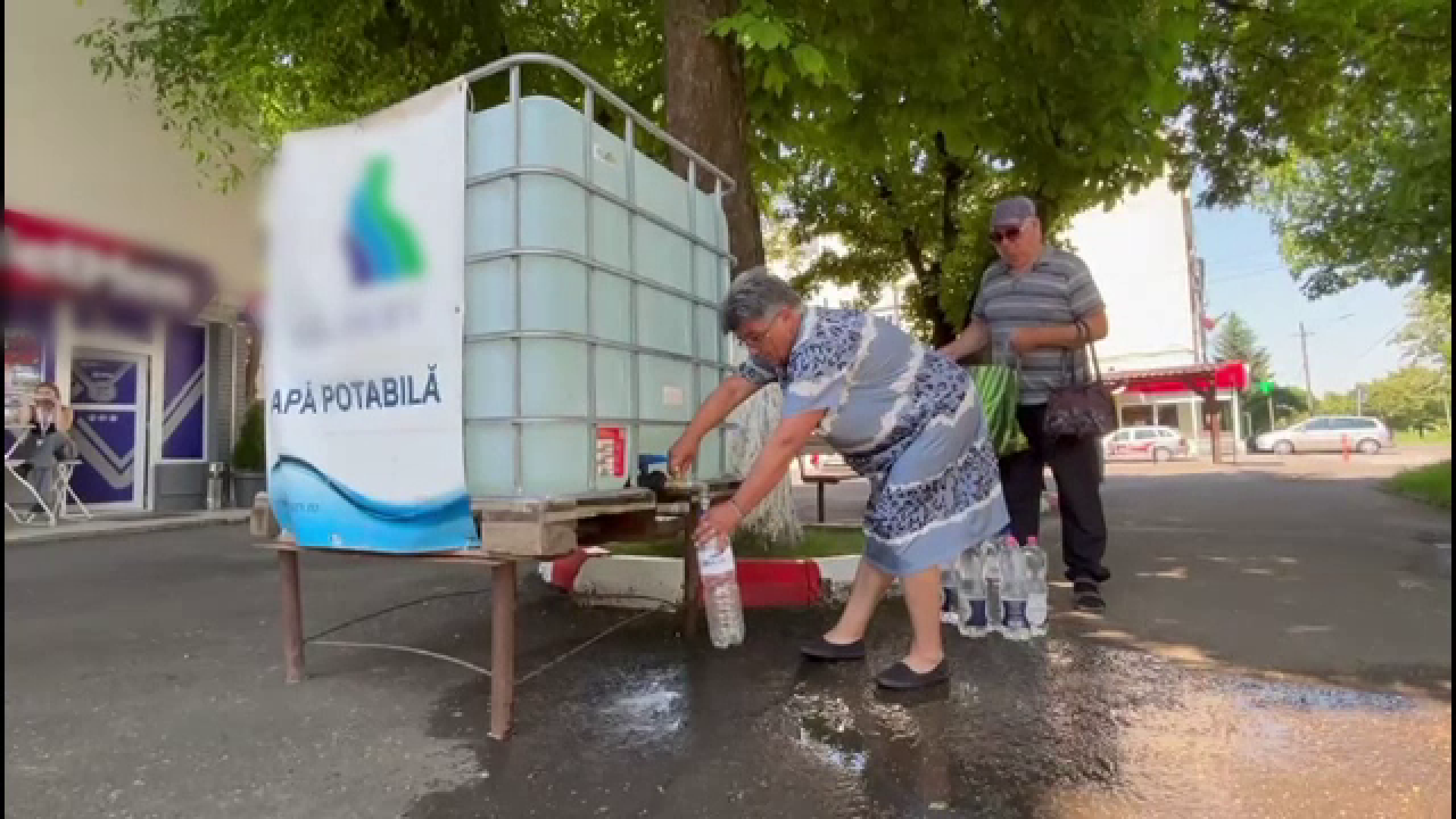 Pericol major în Mureș după inundațiile de la Praid. În mai multe localități au început să ajungă cisterne cu apă potabilă