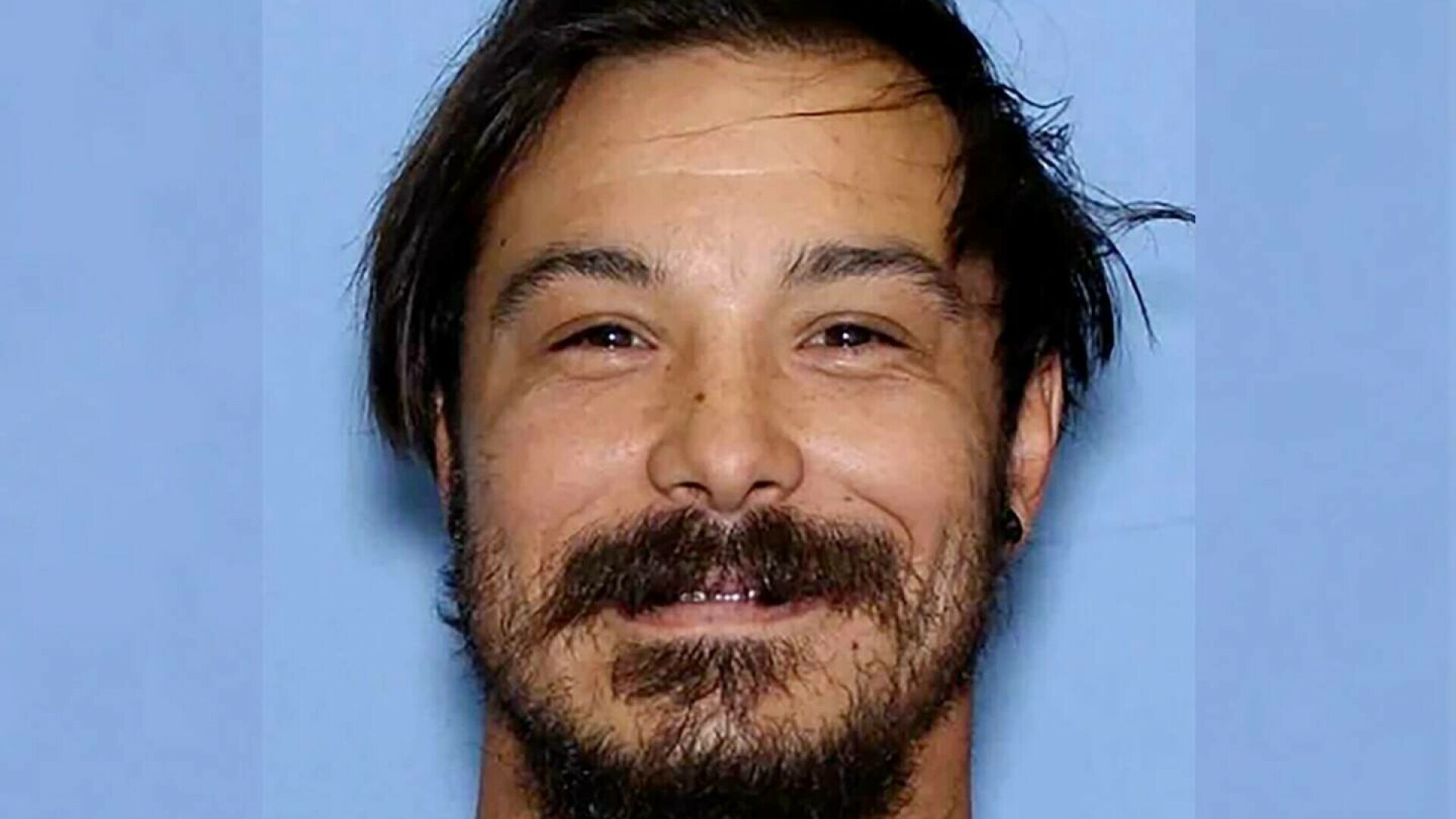 Bărbat din Washington, fără urmă după ce cele trei fiice minore au fost găsite moarte. Poliția a găsit cadavrele în mașina sa