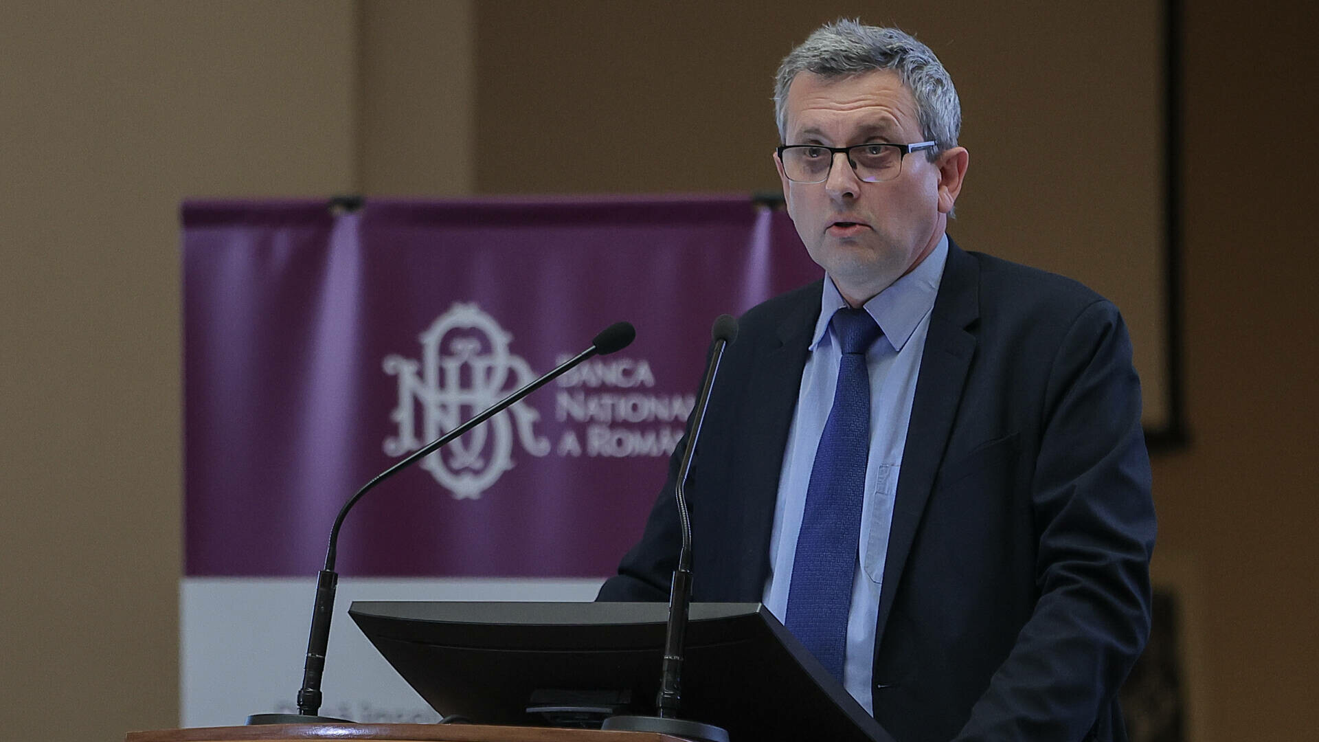 Economistul-șef al BNR: Politicienii au ignorat patru reguli esențiale. Greșelile care au agravat deficitul