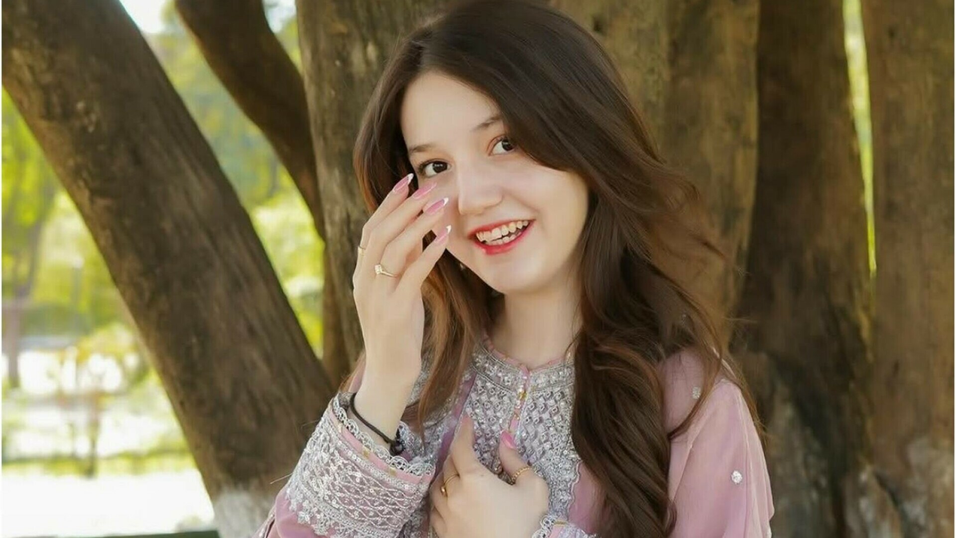 Influenceriță de 17 ani, ucisă în propria locuință după ce a respins un tânăr de 22 de ani, în Pakistan