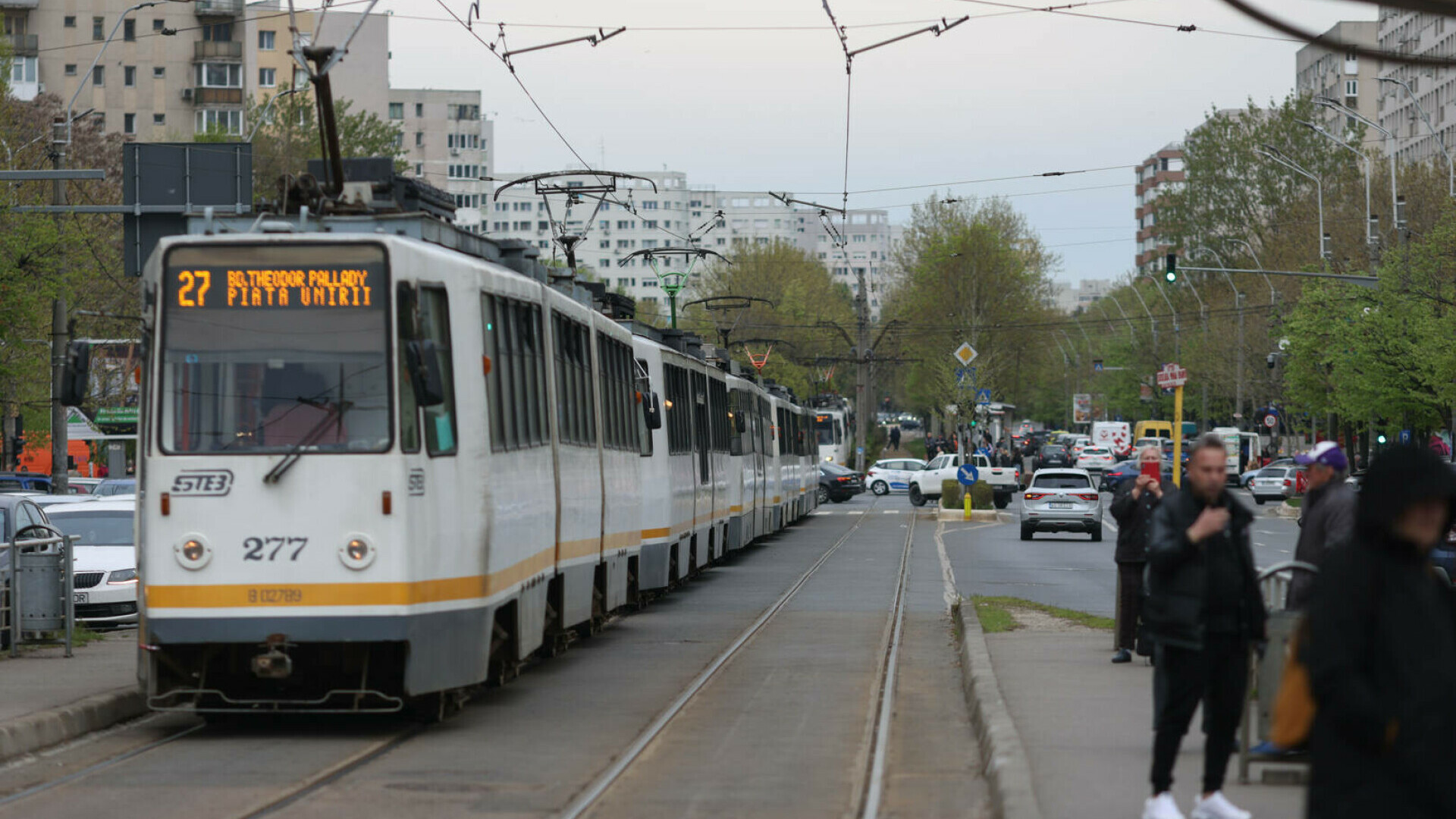 Transportul public din Capitală, blocat de avariile la rețeaua electrică. A picat curentul