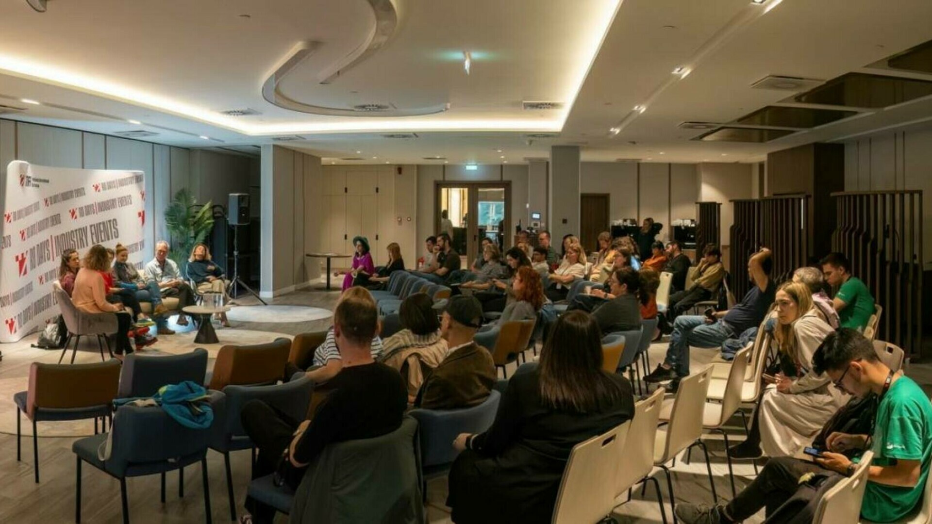 Proiecte promițătoare la Drama Room 2025. PRO TV oferă premiu un acord de dezvoltare a proiectului câștigător