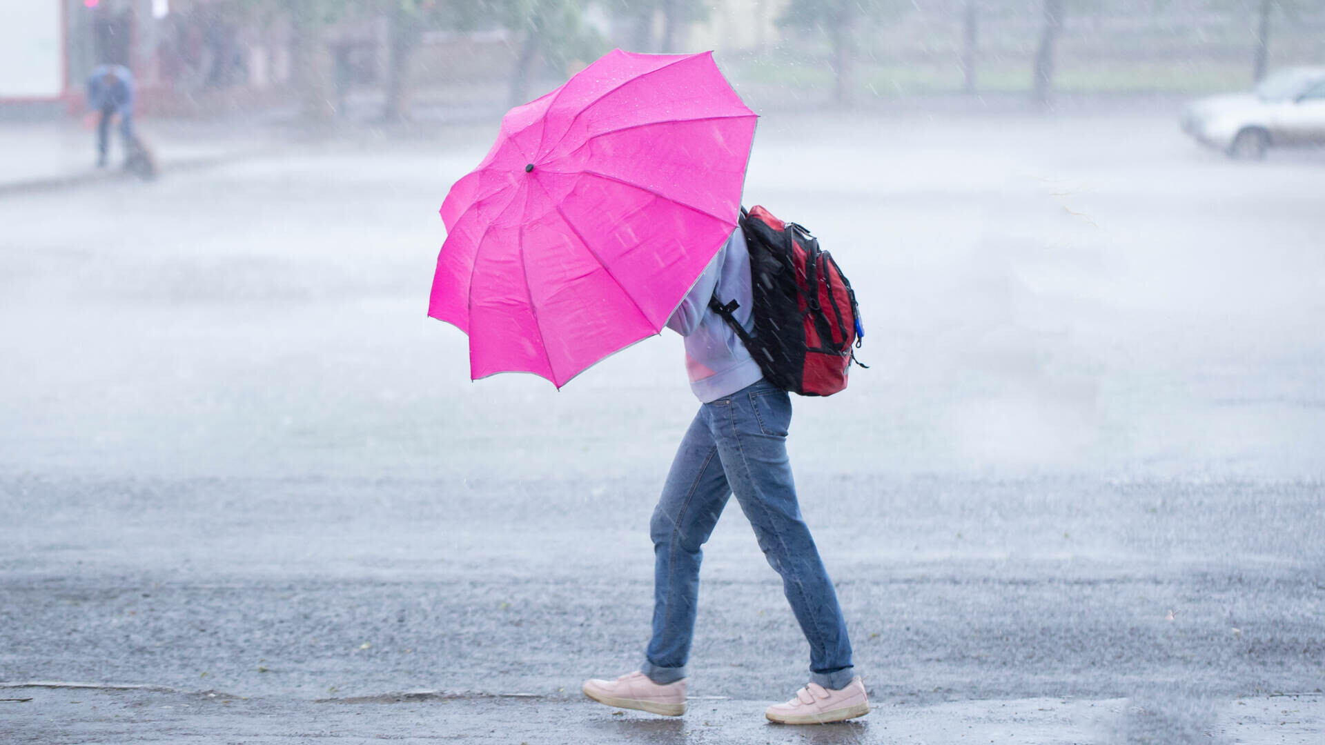 Vremea azi, 6 iunie. Val de caniculă cu temperaturi în vest. Zonele în care urmează ploi torențiale și grindină
