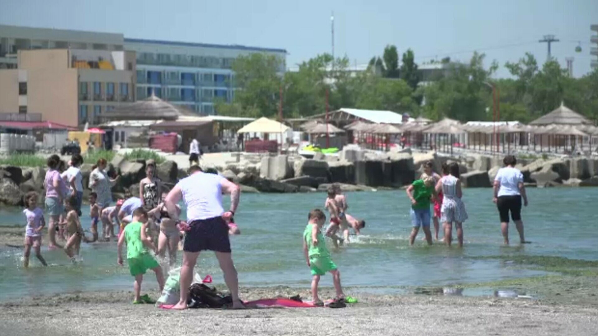 Zeci de mii de turiști au ajuns pe litoral pentru vacanța de Rusalii. Hotelierii vorbesc de un grad de ocupare de 70-80%