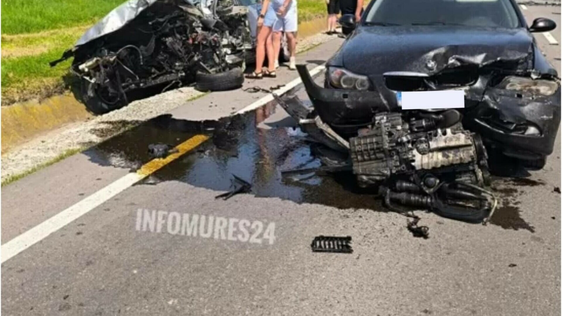 Doi șoferi încarcerați, după un accident cumplit pe DN13, în Brașov. Unul dintre ei și-a pierdut viața