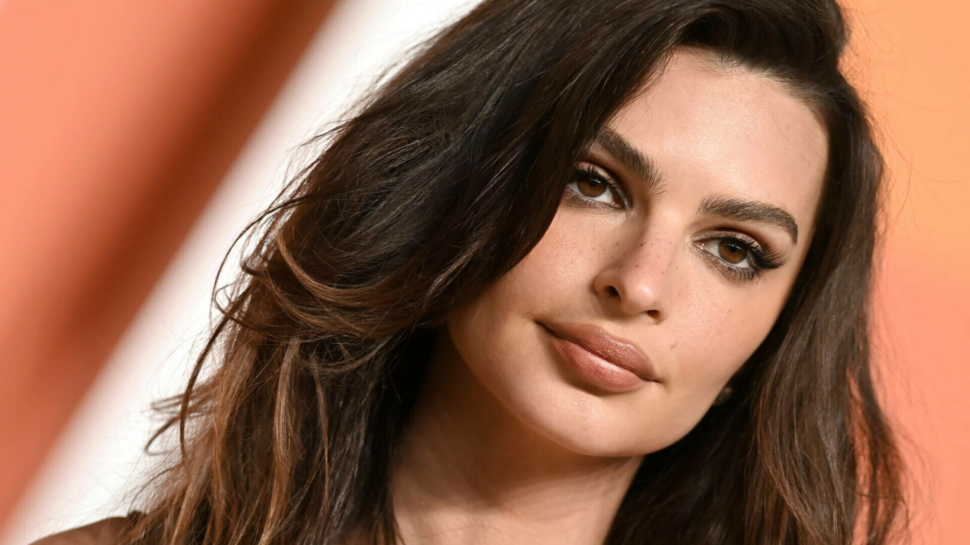 Emily Ratajkowski împlinește 34 de ani. Parcursul carierei între modă și relații celebre care au atras atenția publicul. FOTO