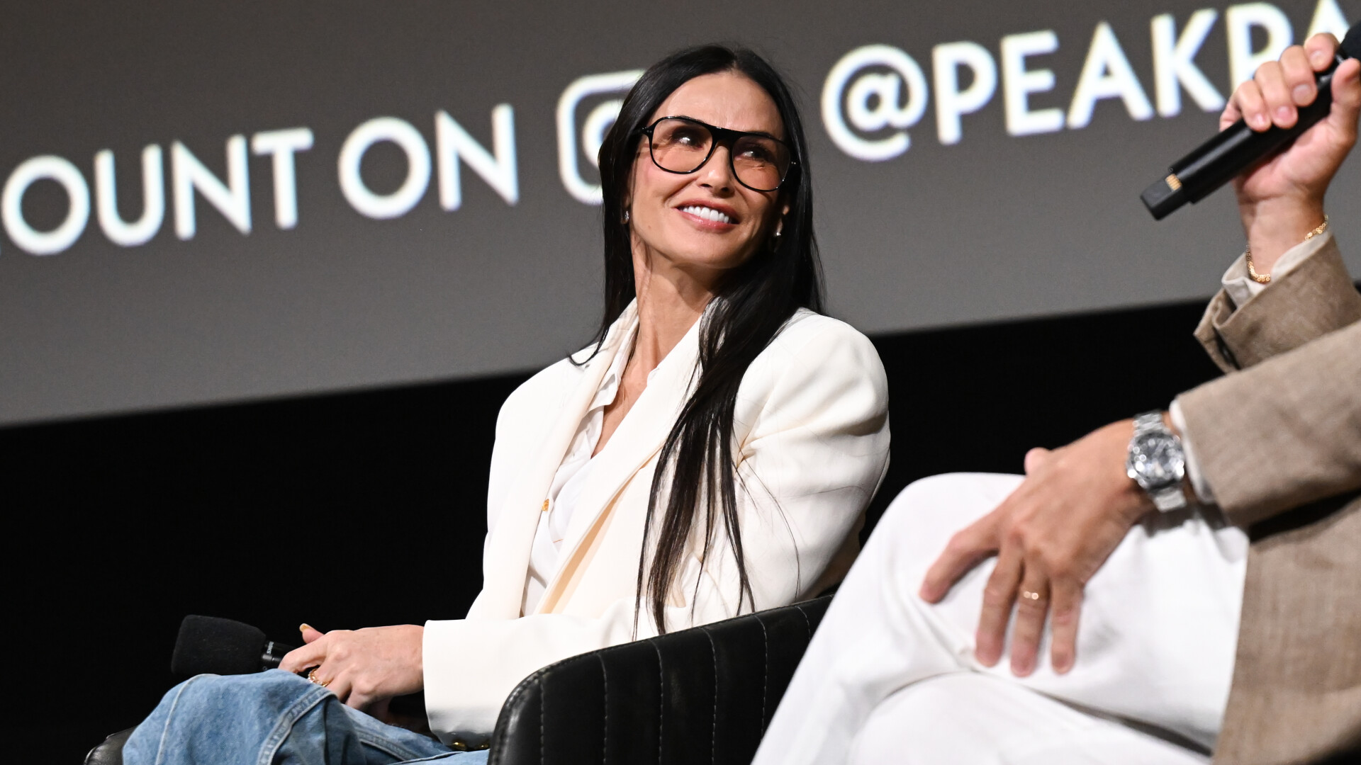 Demi Moore, apariție de senzație în cadrul unui eveniment monden. Ce ținuta a purtat actrița în vârstă de 62 de ani. FOTO