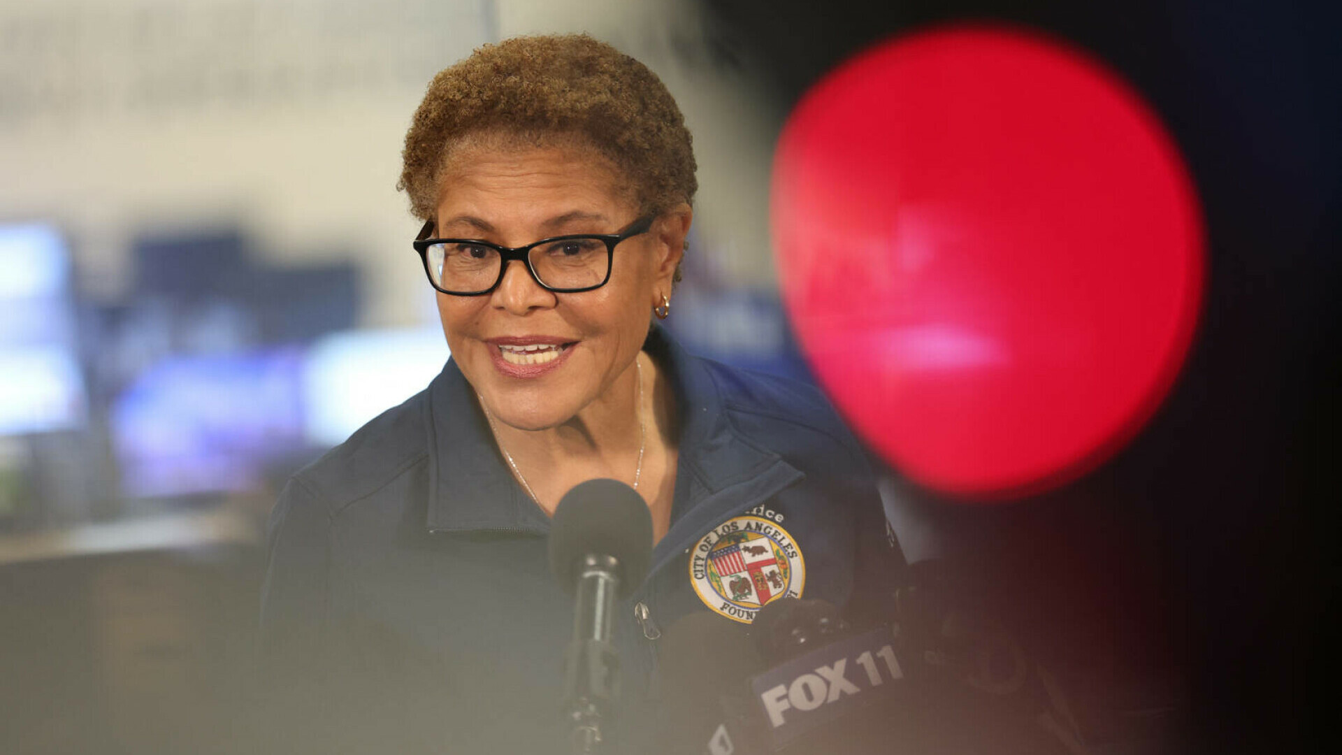 Primarul orașului LA, Karen Bass: „Orașul este folosit pentru un experiment. Nu pot sublinia îndeajuns nivelul de teroare”