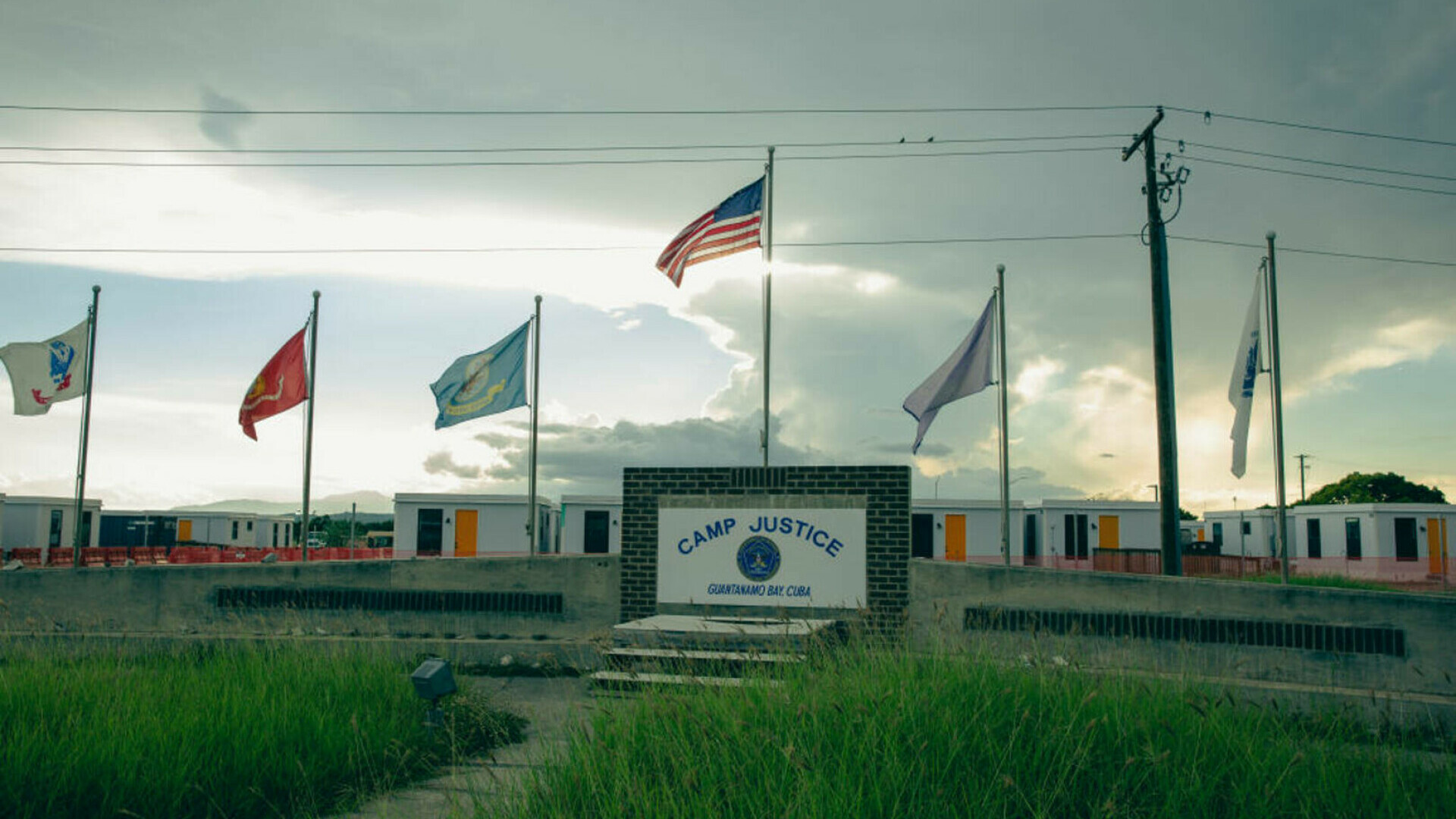 Reacția României, după ce Trump ar trimite 100 de români la închisoarea pentru teroriști din Guantanamo