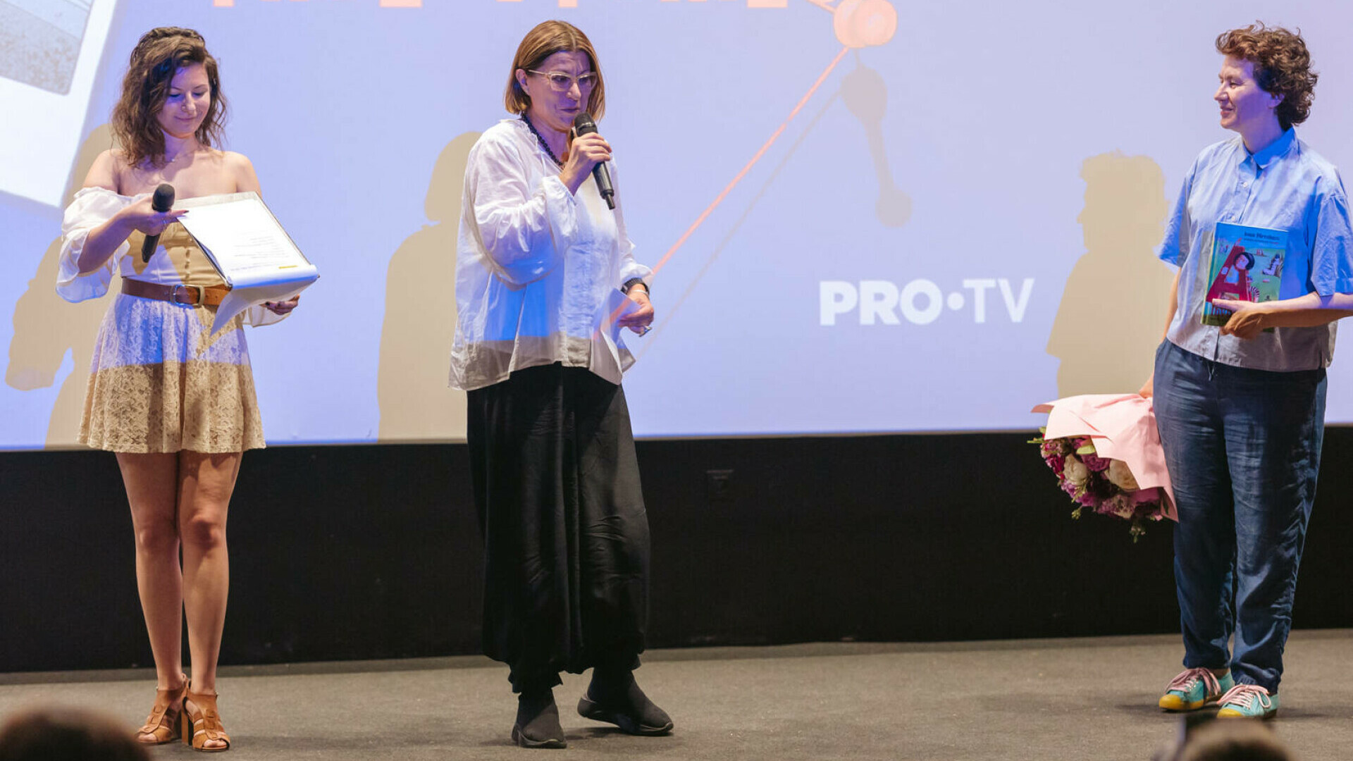 Ioana Pârvulescu este câștigătoarea Premiului „De la Carte la Film“. Premiul a fost oferit în cadrul Book to Screen