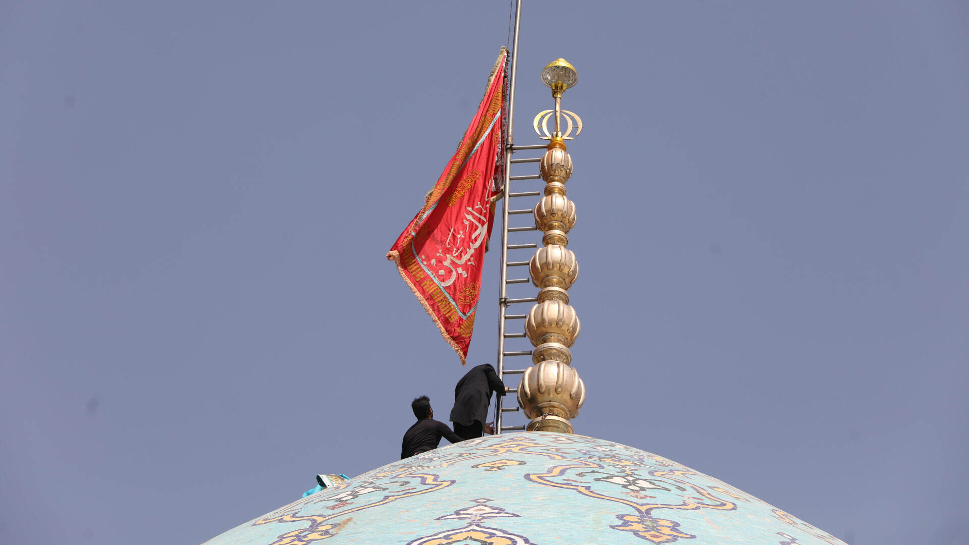 „Steagul răzbunării” a fost deja arborat în Iran, după atacul devastator al Israelului. De ce gestul este o raritate | VIDEO