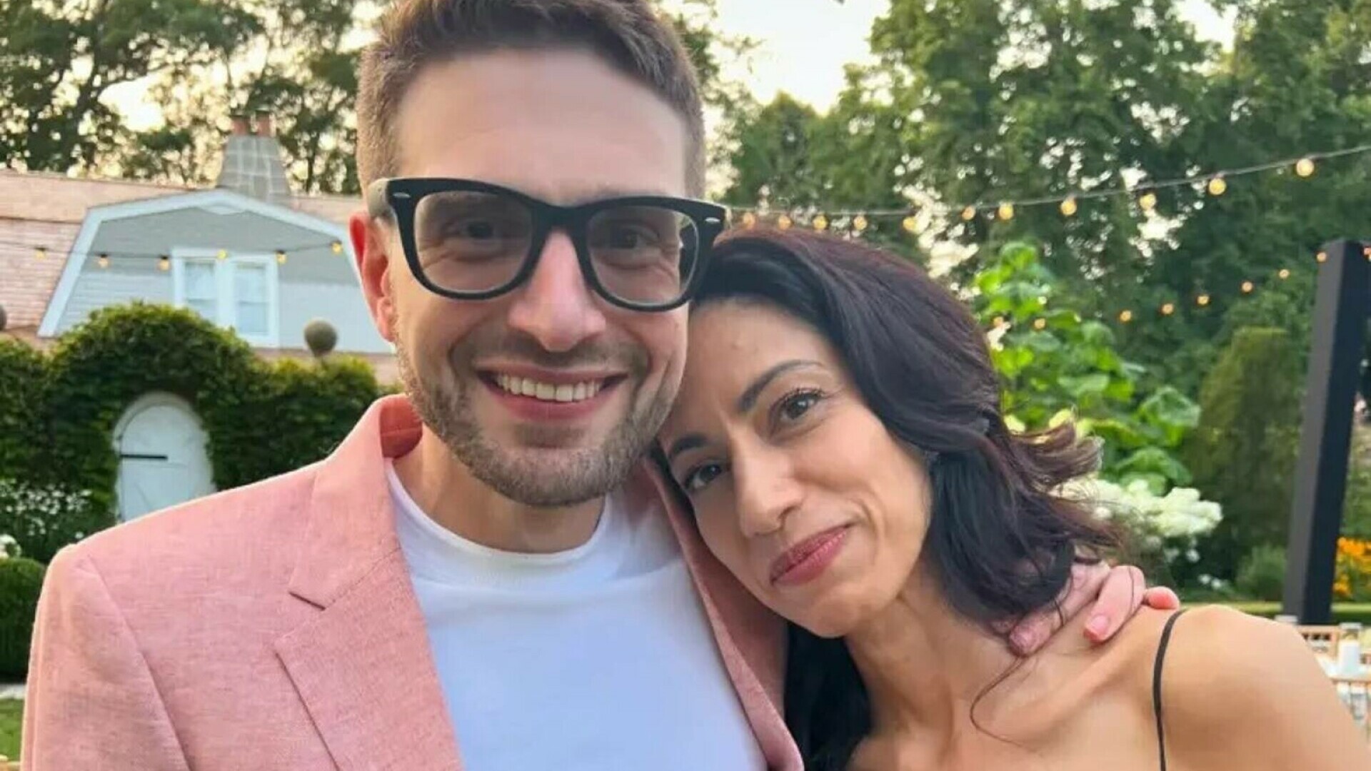 Nunta secolului în lumea politică. Alex Soros se căsătorește cu fosta asistentă a președintelui Bill Clinton