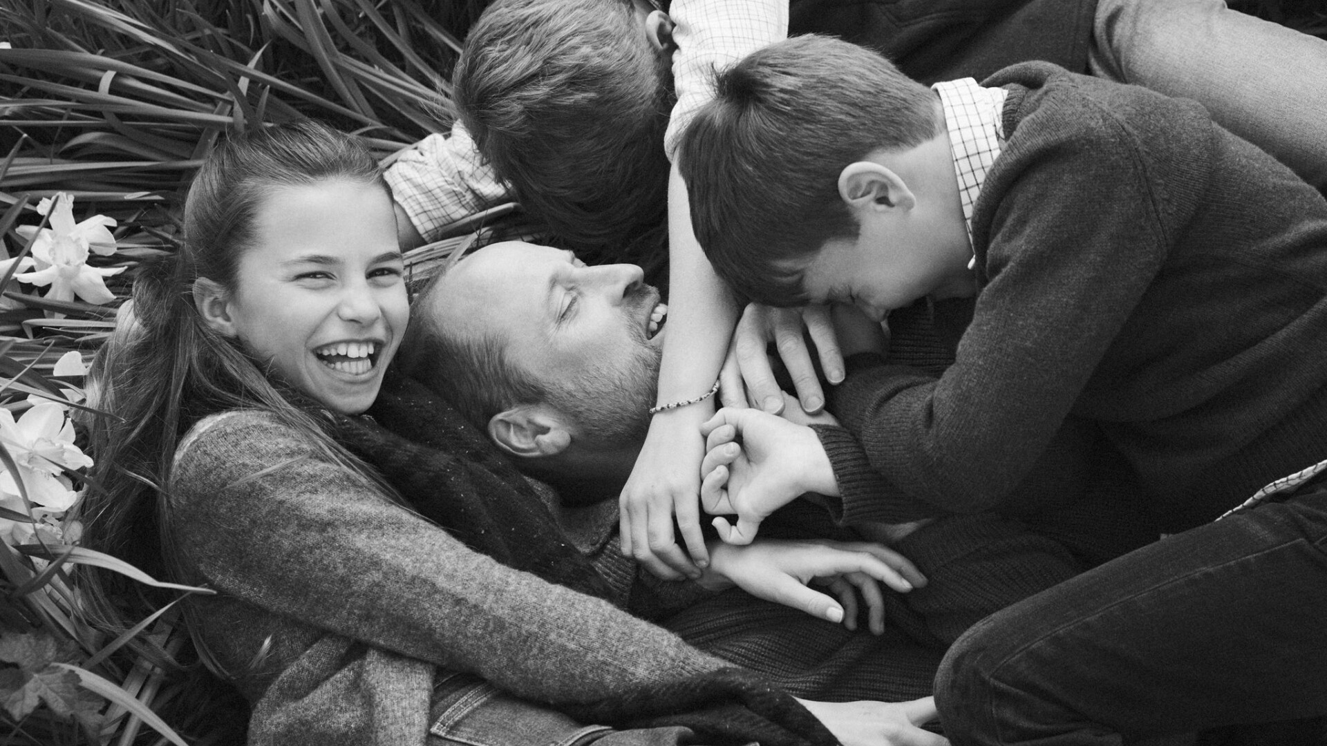 Familia Regală din Marea Britanie a postat noi imagini pentru a marca Ziua Tatălui | FOTO