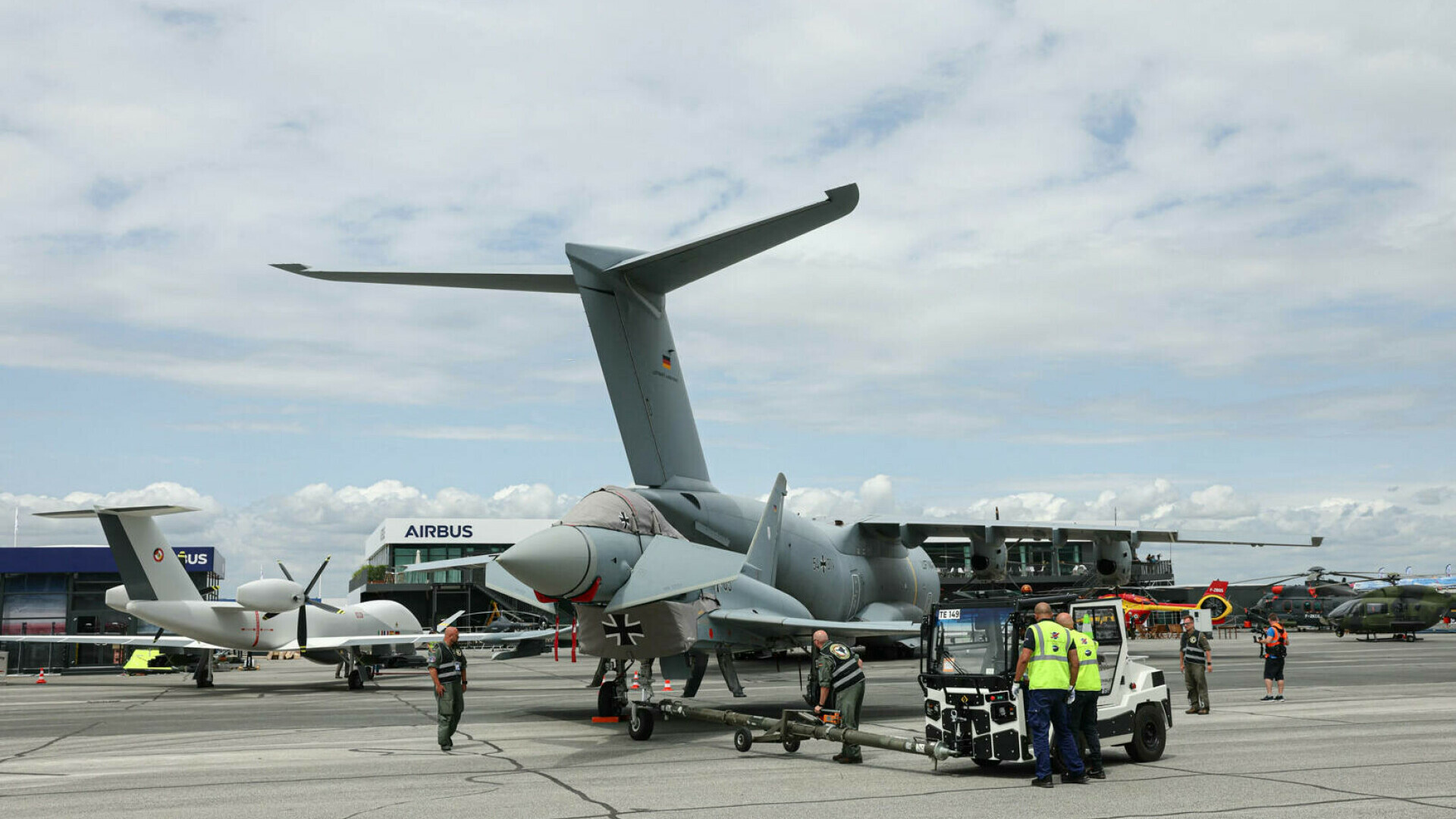 Scandal la Salonul Aeronautic de la Paris. Cinci standuri de armament israeliene, interzise prin decizie a guvernului francez