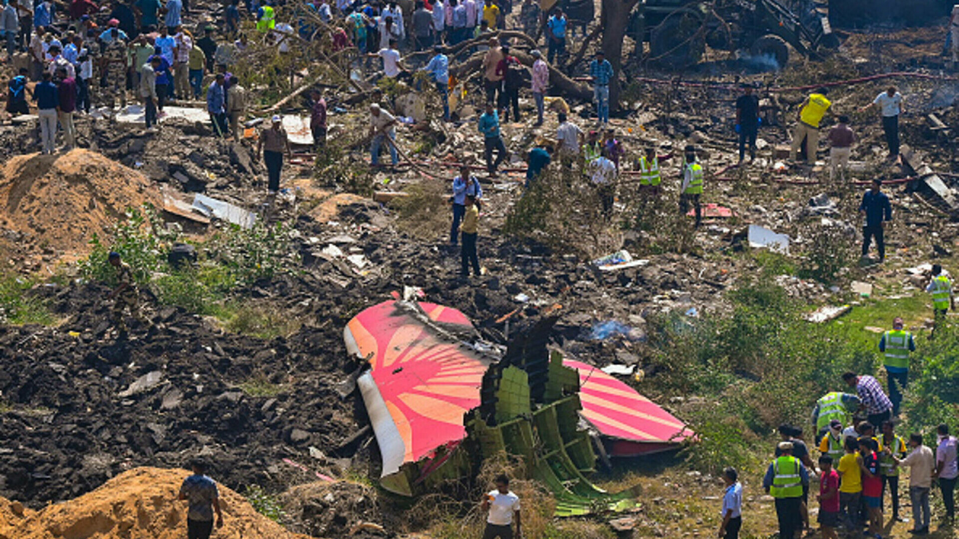 Prăbușirea avionului în India, cel mai grav dezastru aerian din lume din 2014. Continuă procesul de identificare a victimelor