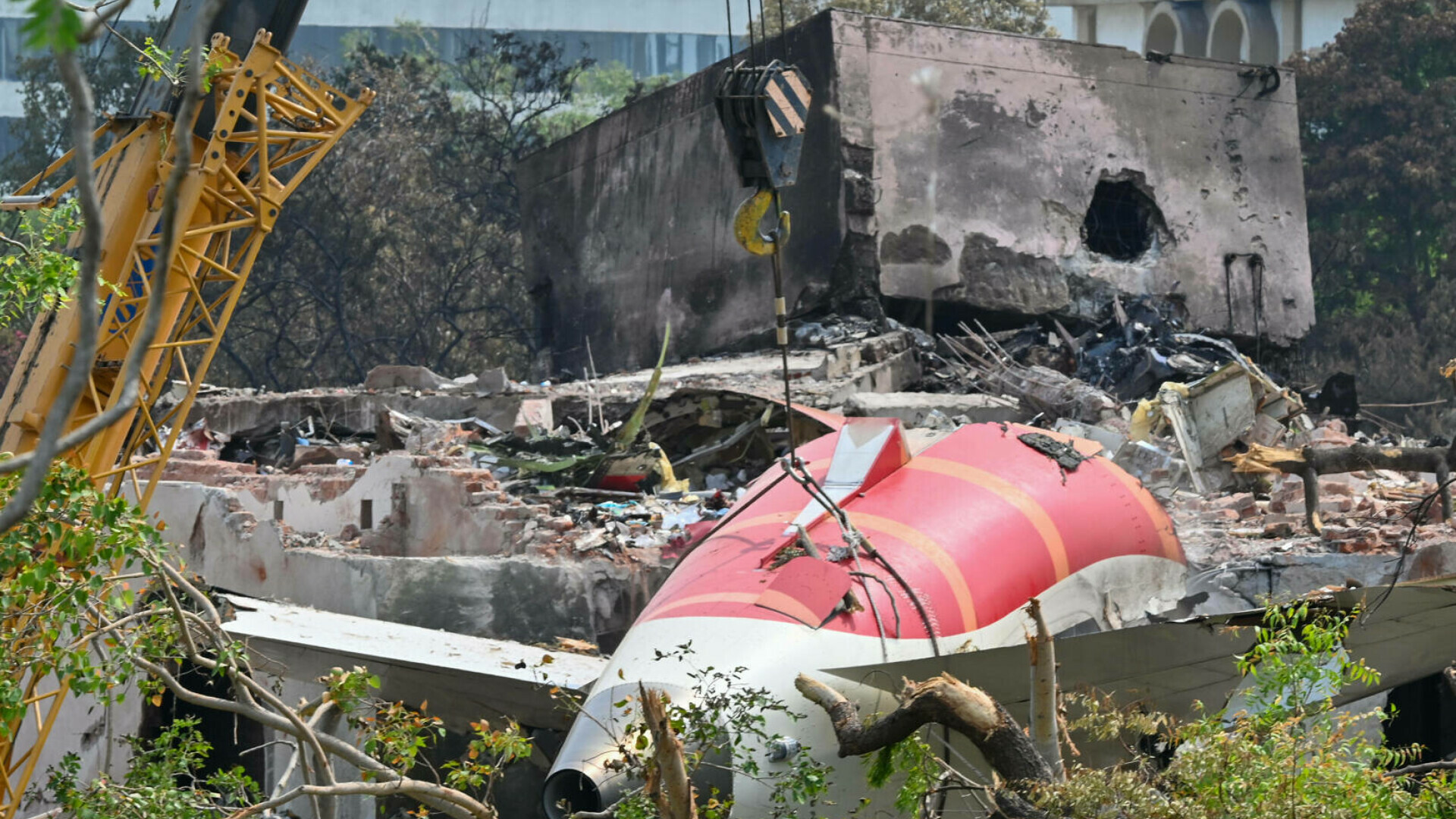 Anchetatorii merg pe mai multe scenarii în cazul avionului prăbușit din India. Sabotajul se numără printre ele