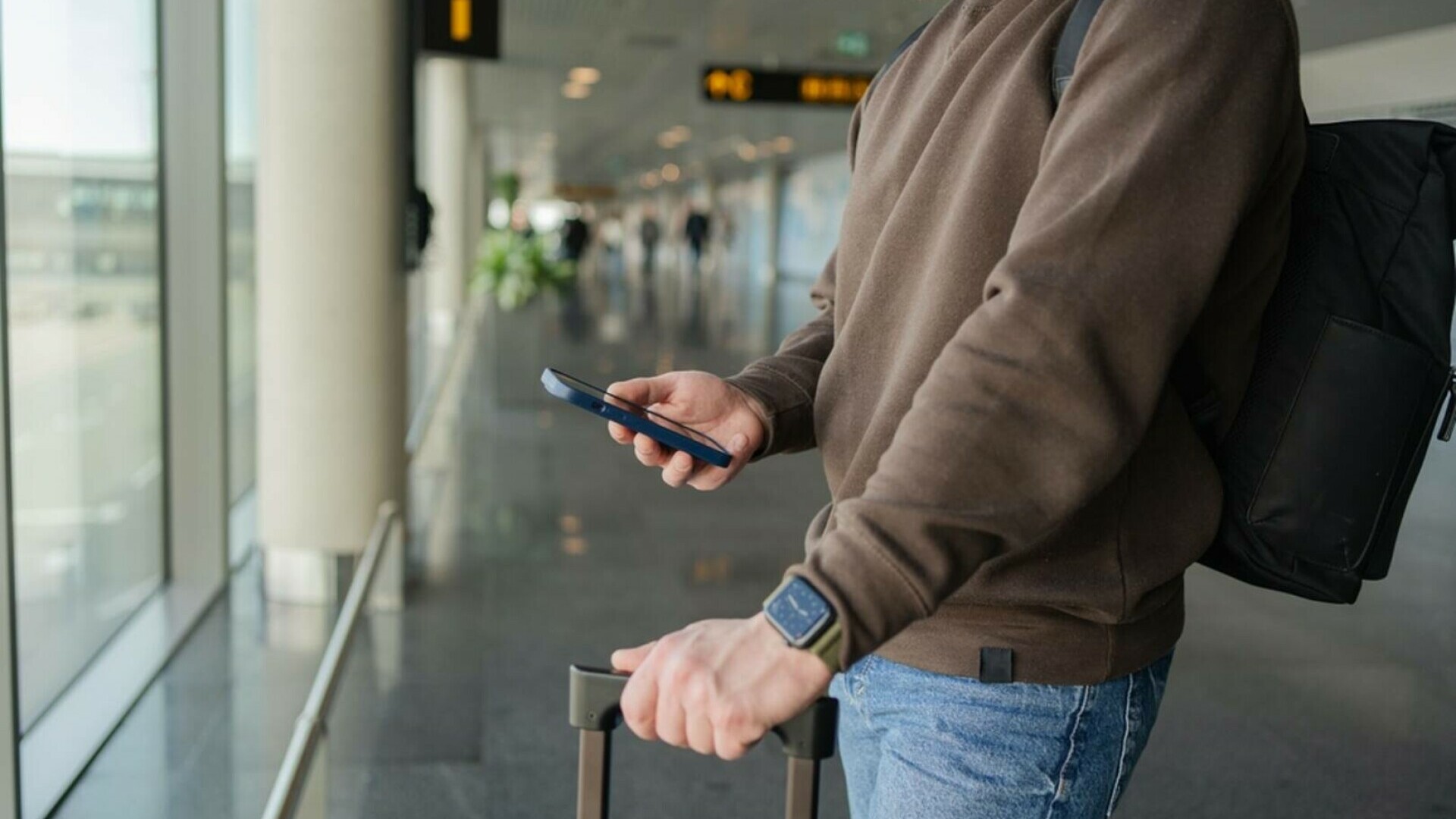 Un bărbat s-a dat drept însoțitor de bord și a zburat gratis de peste 30 de ori. Ce a urmat