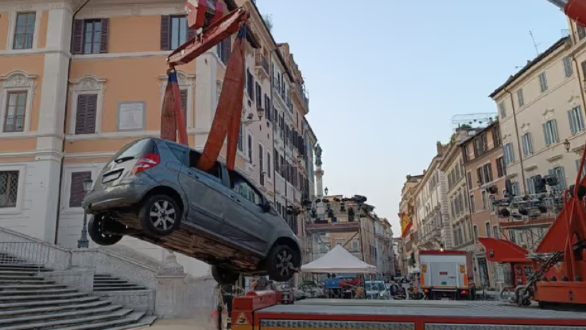 șofer blocat pe celebrele Trepte Spaniole din Roma