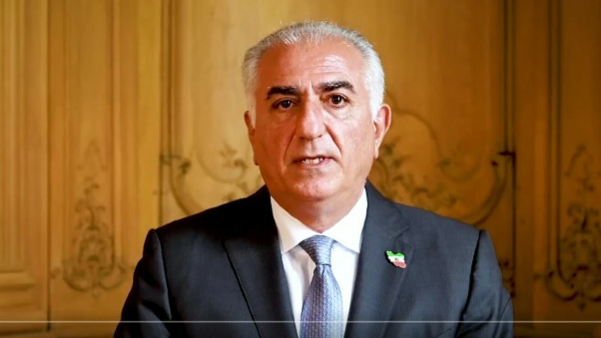 Reza Pahlavi rupe tăcerea din exil. Vrea să-i ia locul lui Khamenei şi să pună bazele unei tranziţii în Iran