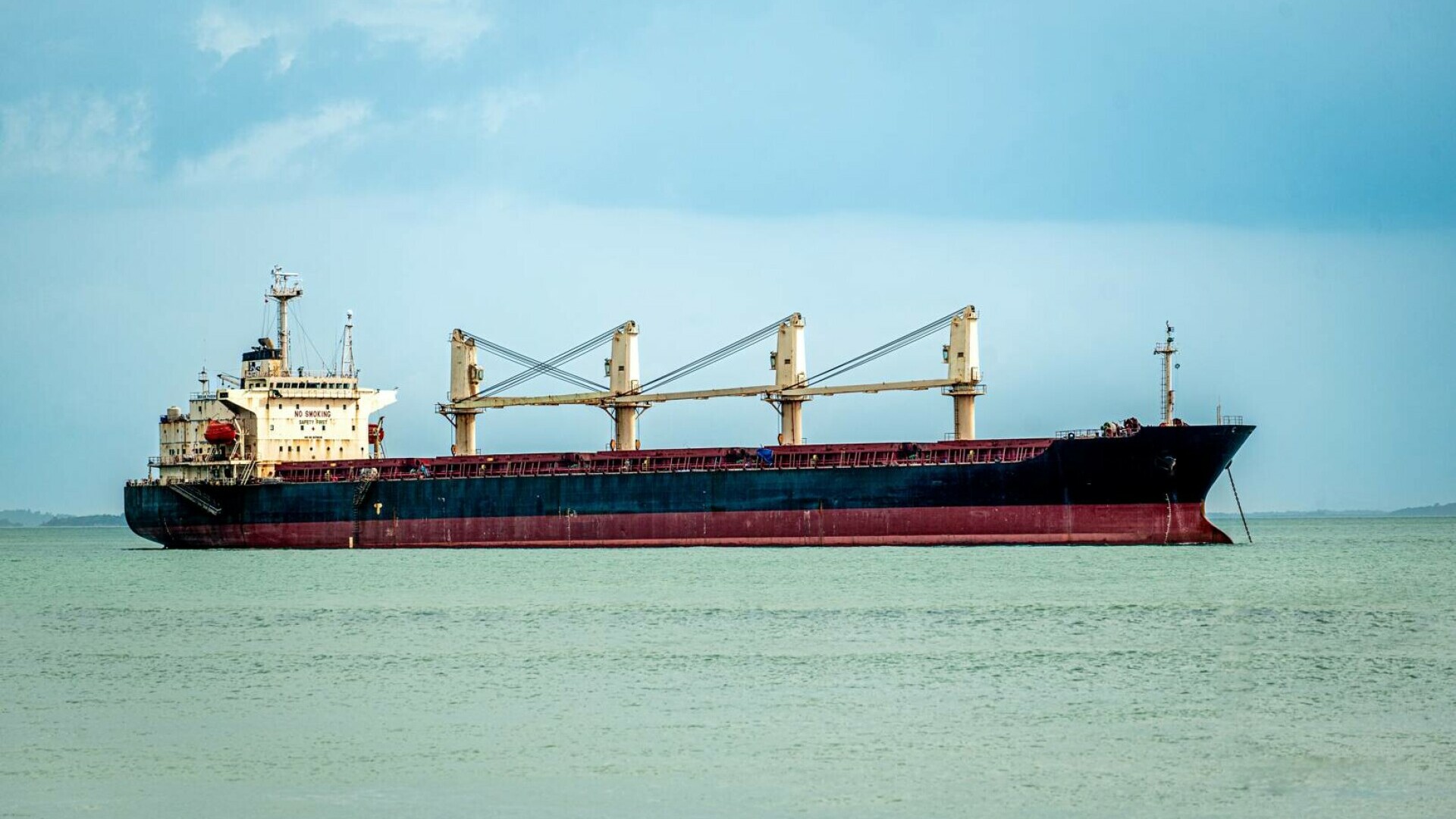 Tensiunile Israel – Iran afectează comerțul maritim. Costurile de asigurare cresc alarmant