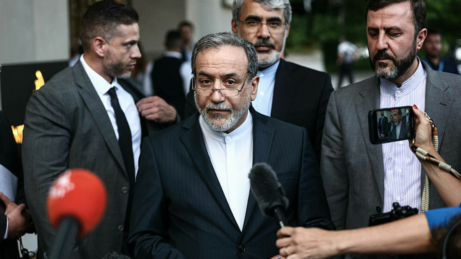Negocierile dintre E3 şi Iran au avut un final fără concluzii clare. ”Capacităţile noastre de apărare nu sunt negociabile”