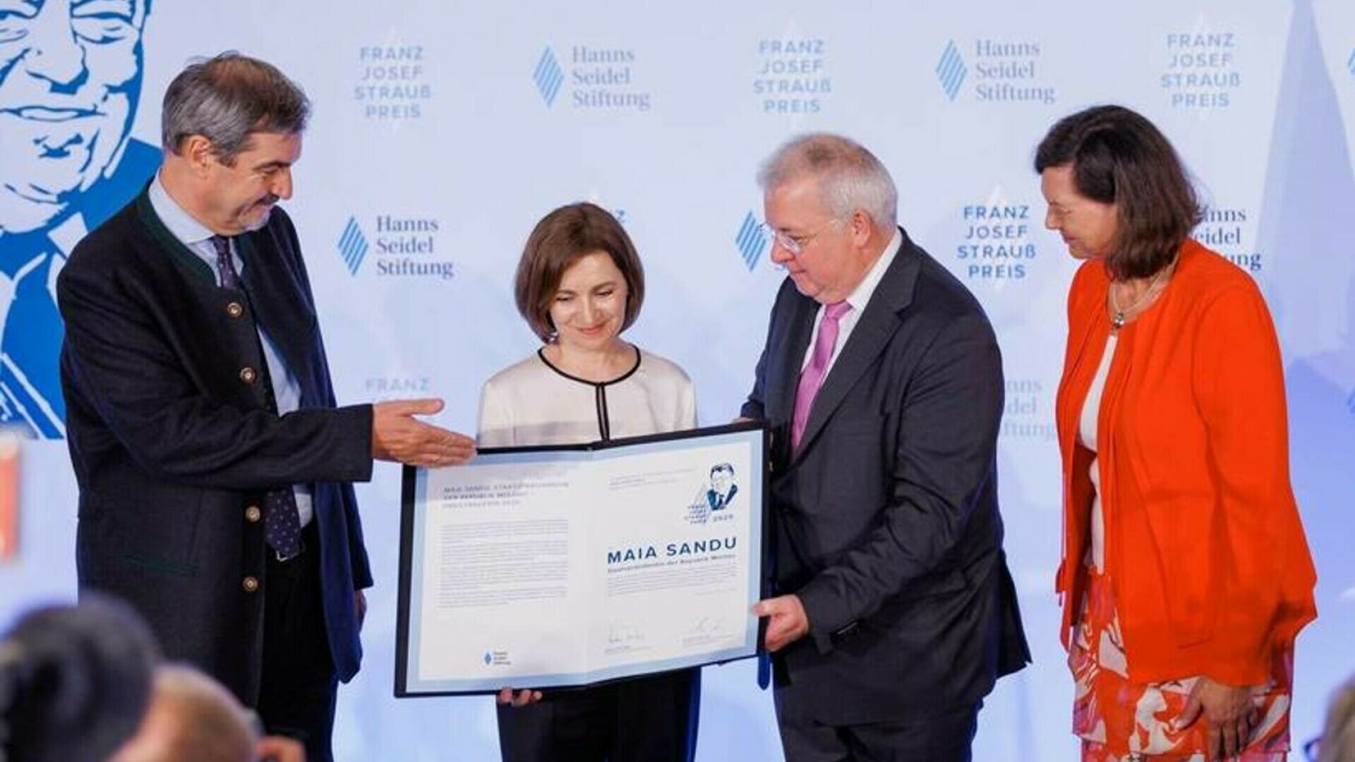 Maia Sandu a primit un prestigios premiu în Germania. Președinta Moldovei va dona toți banii