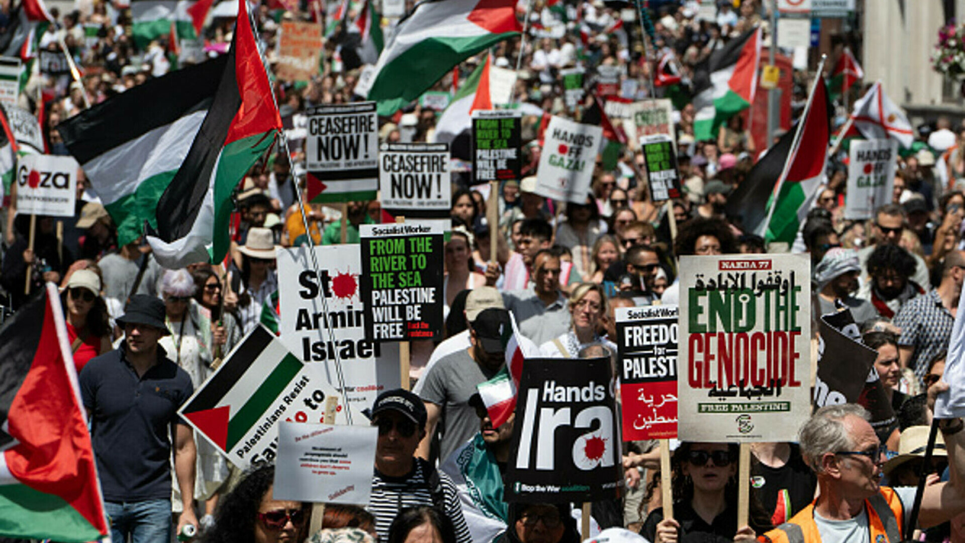 "Nu vă atingeţi de Iran!" Zeci de mii de persoane au manifestat la Londra şi Berlin în susţinerea palestinienilor din Gaza