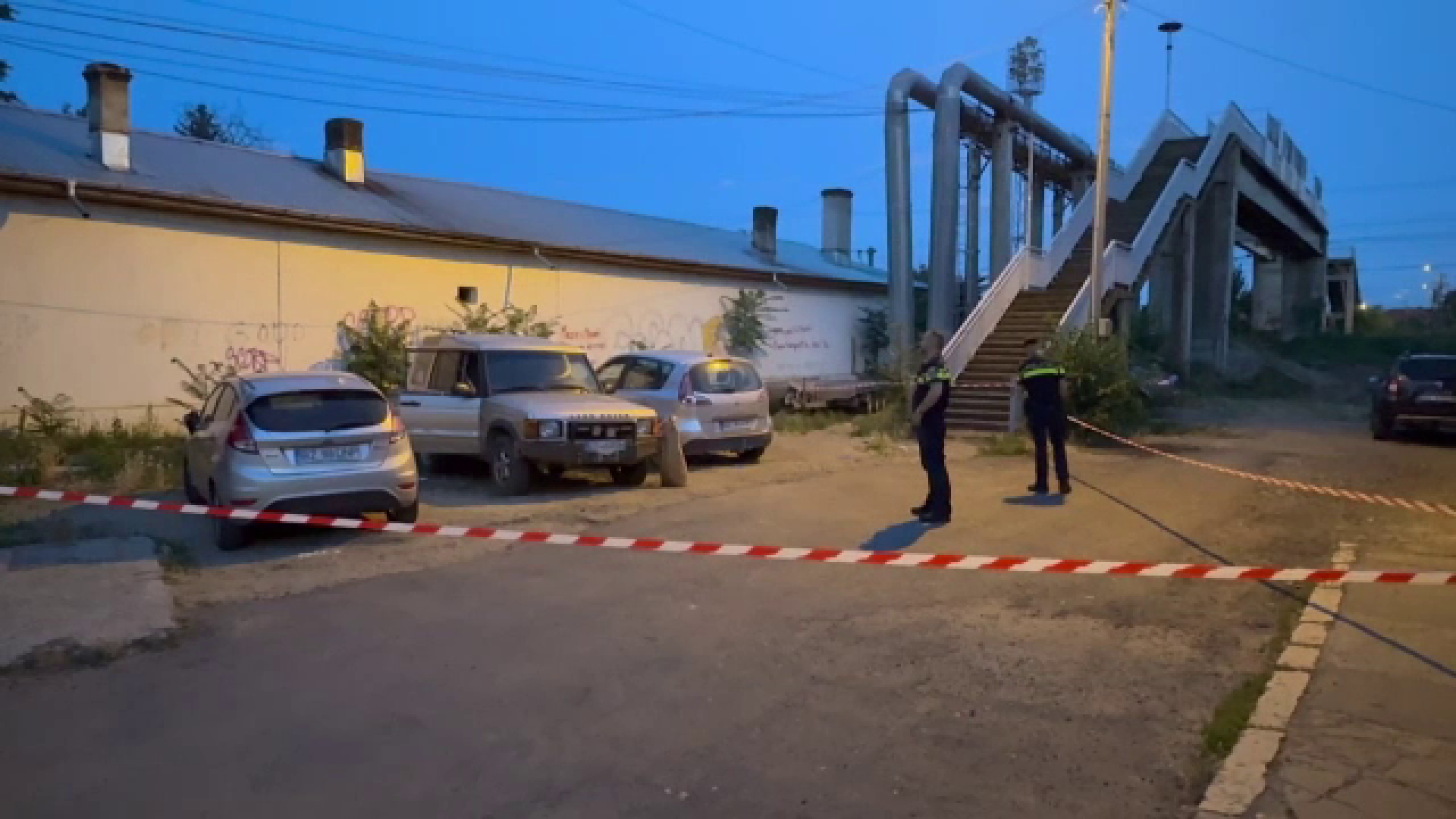 Descoperire de neimaginat pe o stradă din Buzău. Un bărbat a fost găsit mort pe bancheta din spate a unei mașini parcate