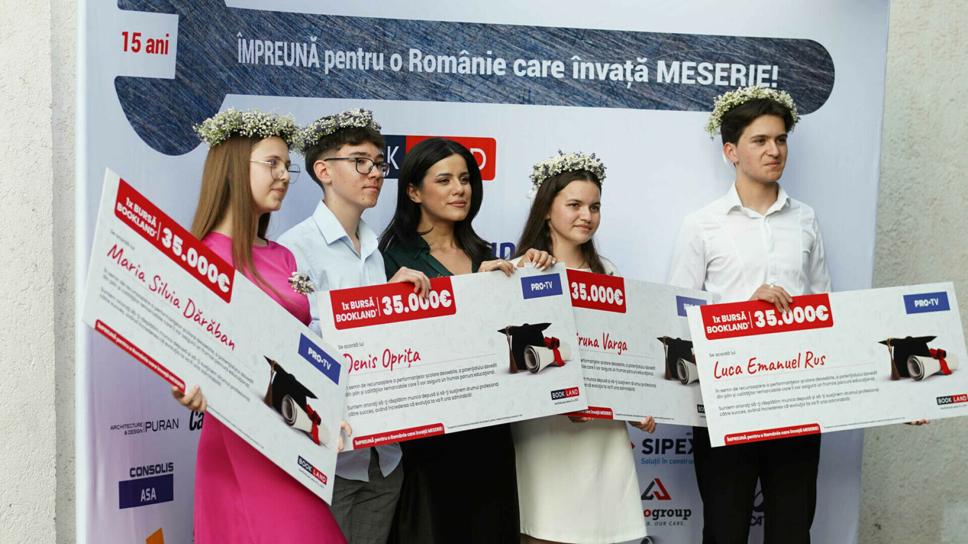 PRO TV sprijină excelența din sate izolate prin burse de 140.000 de euro oferite la Gala BookLand