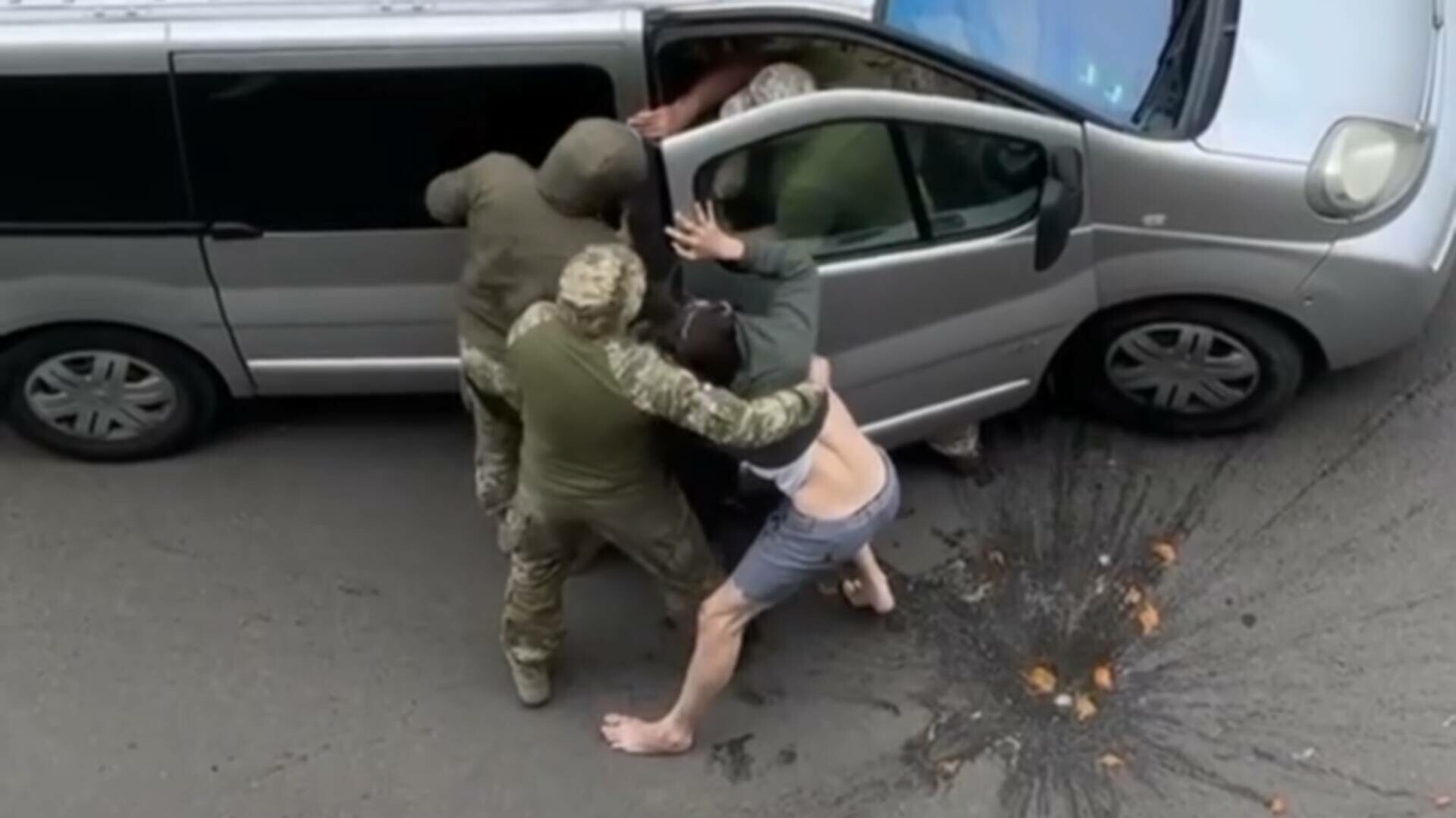 Cum a salvat un borcan cu murături un bărbat aproape să fie recrutat forțat în armata Ucrainei | VIDEO