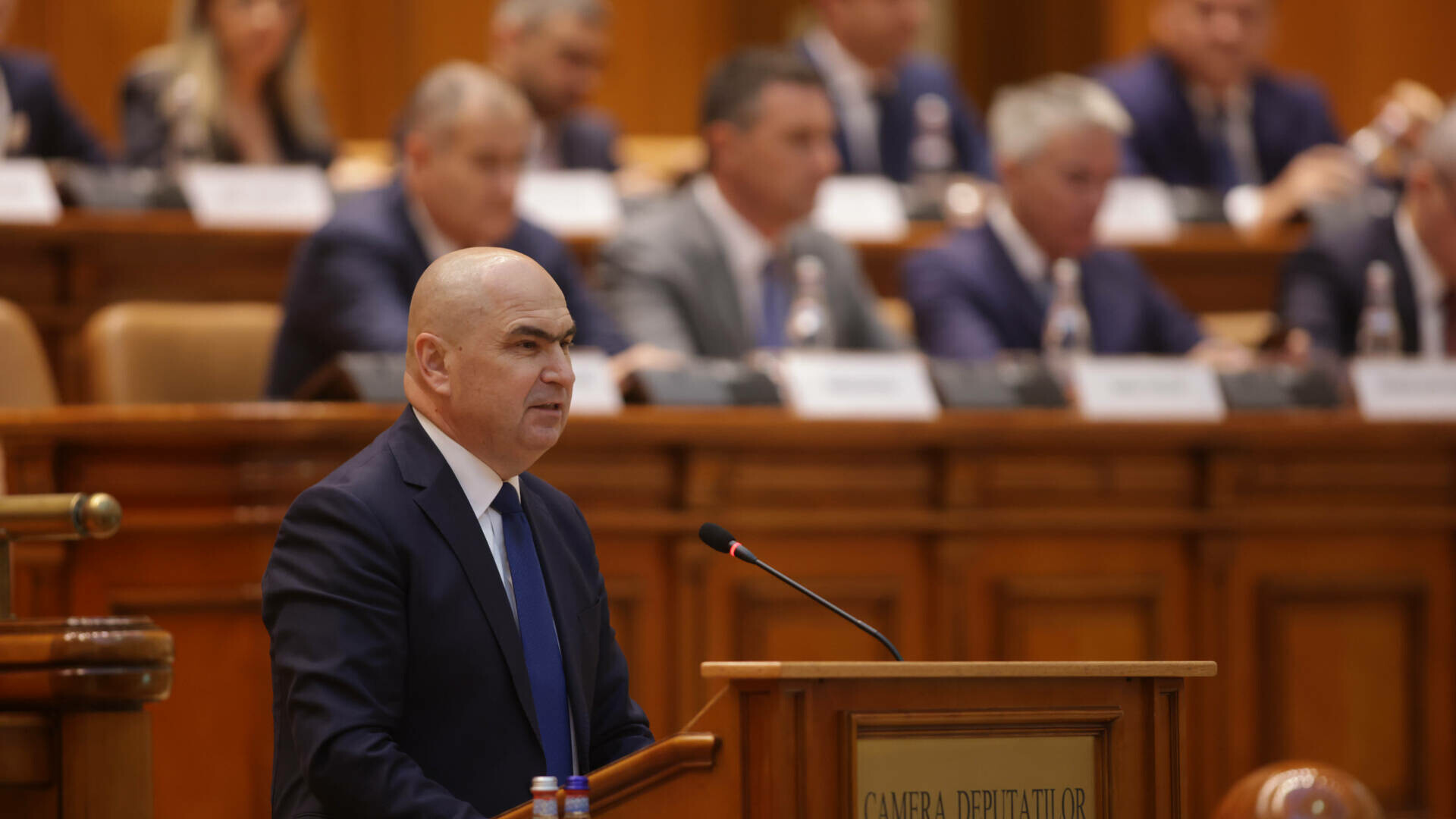 Noul guvern, la vot în Parlament. Miniștrii propuși, avizați pe bandă rulantă în comisii. Opoziția acuză lipsa de democrație
