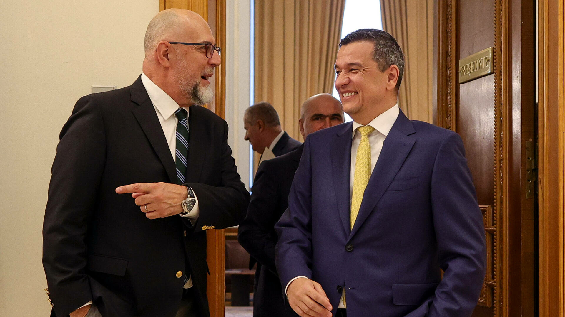 Ce prevede acordul semnat de noua coaliție. Partidul care va desemna următorul premier, după Bolojan