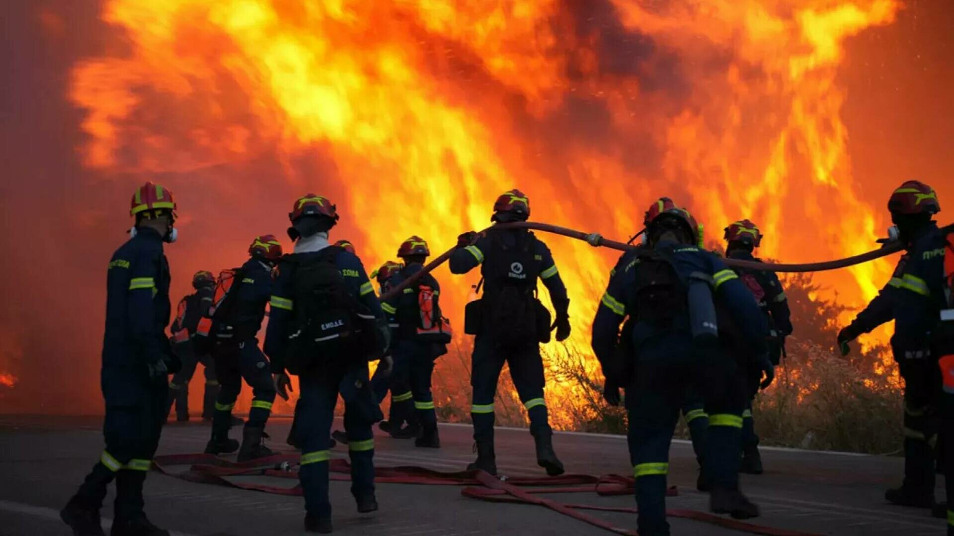 Stare de urgență în insula grecească Chios din cauza incendiilor masive. Aproape 200 de pompieri se luptă cu flăcările. VIDEO