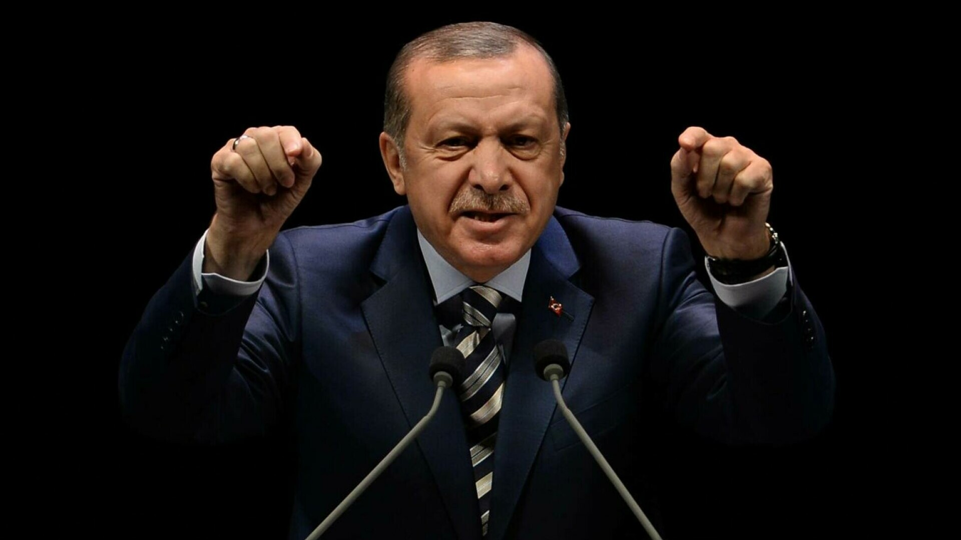 Sute de militari arestați în Turcia, suspectați de legături cu ”statul paralel” al defunctului Gulen. Jurământul lui Erdogan