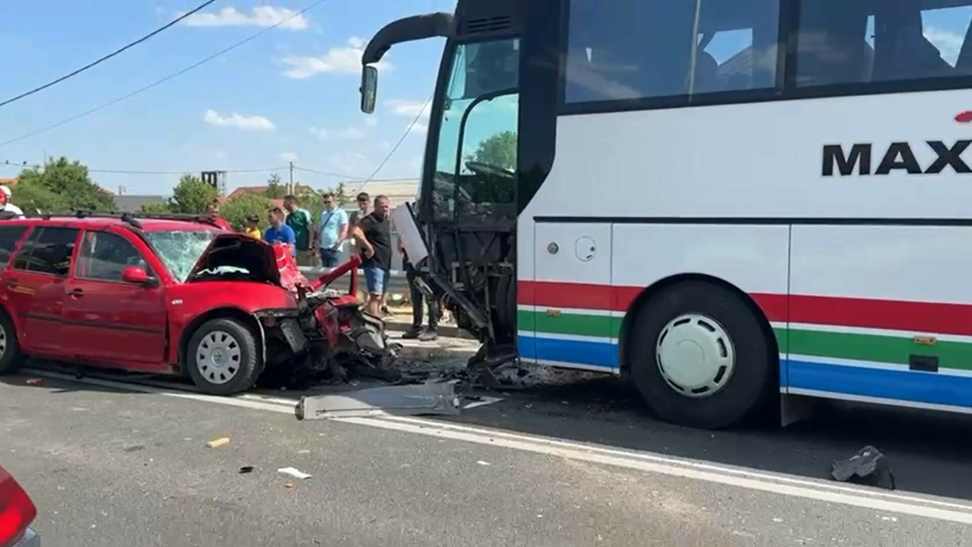Grav accident pe șoselele din Bihor. Un bărbat și o femeie au murit, iar un copil de 6 ani, grav rănit