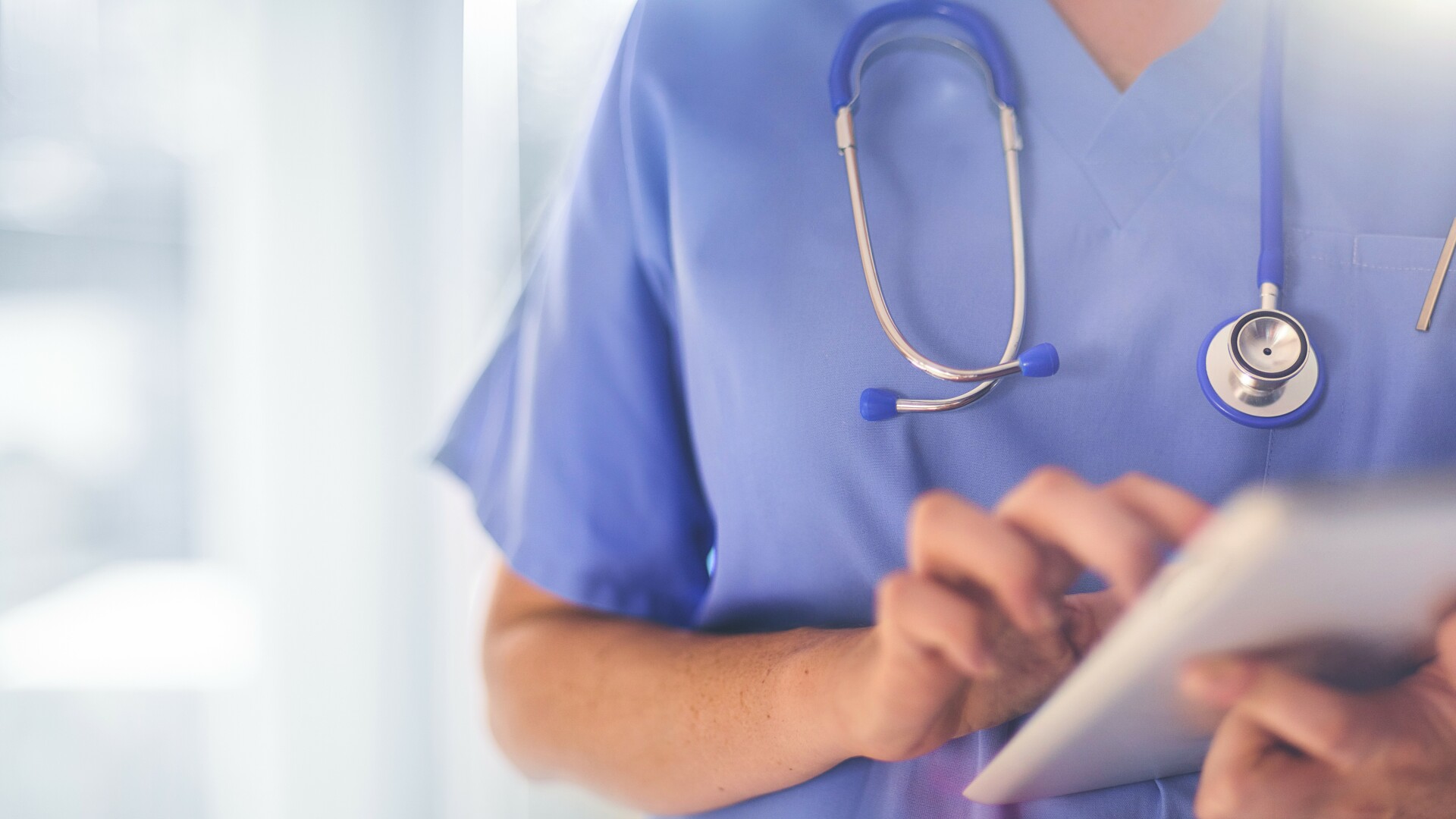 Românii cu venituri mici și bolnavii cronici nu vor mai plăti contribuția la sănătate. Medicii care chiulesc vor fi taxați