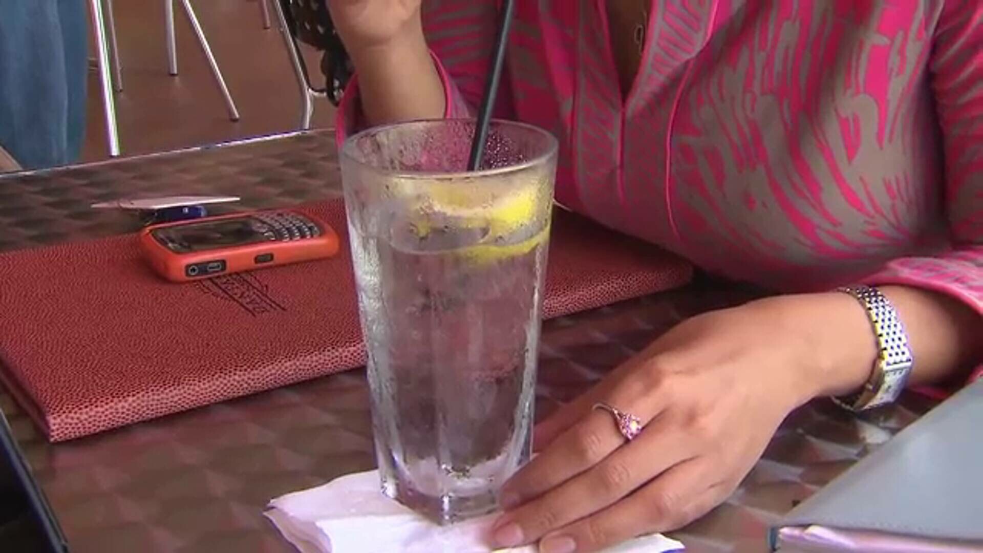 Nu apa ne hidratează cel mai bine. Rezultatul surprinzător al unui studiu din Scoția