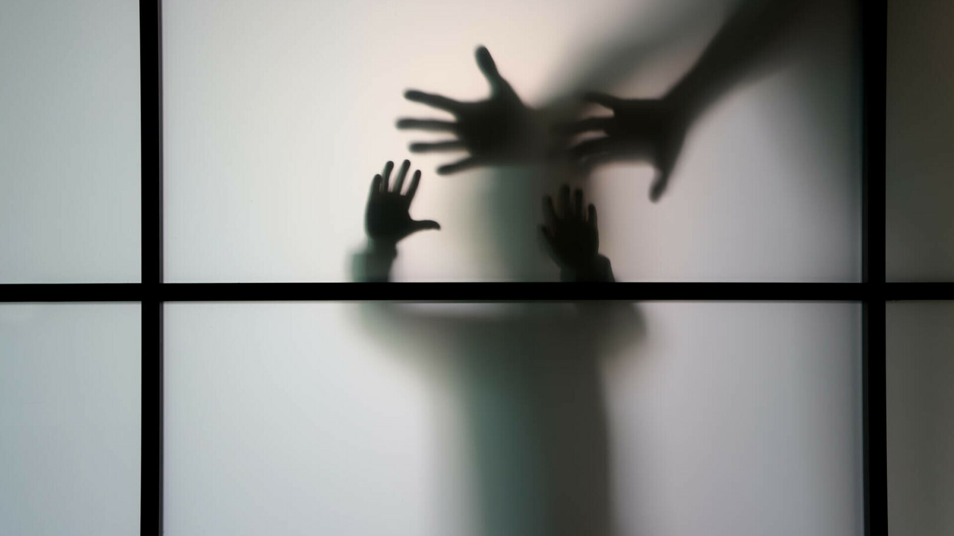 Metoda găsită de un pedofil britanic pentru a atrage copii la o petrecere de sute de mii de lire sterline