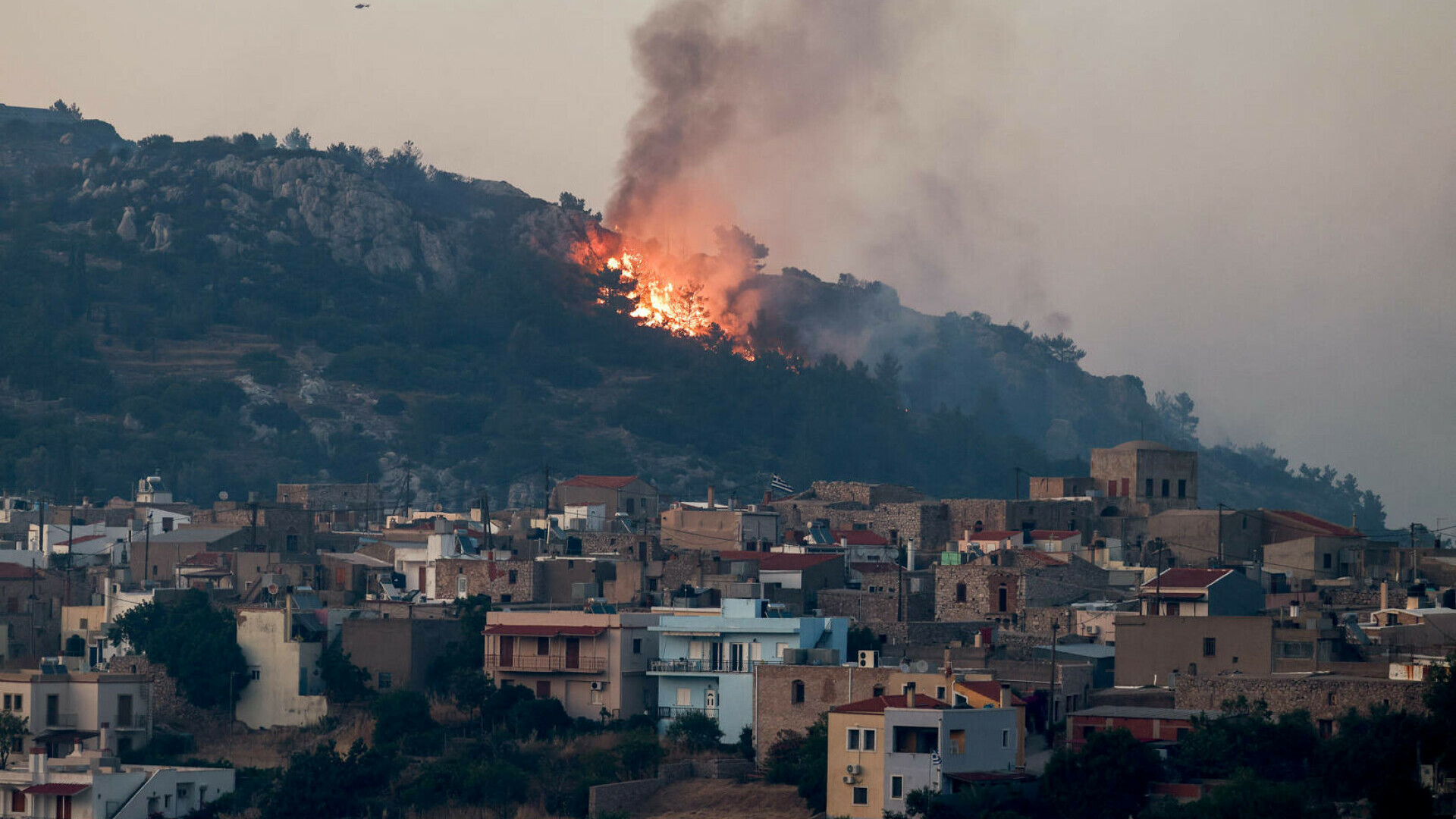 Femeie, acuzată de incendiere neintenţionată după ce o ţigară ar fi dus la un incendiu în Grecia