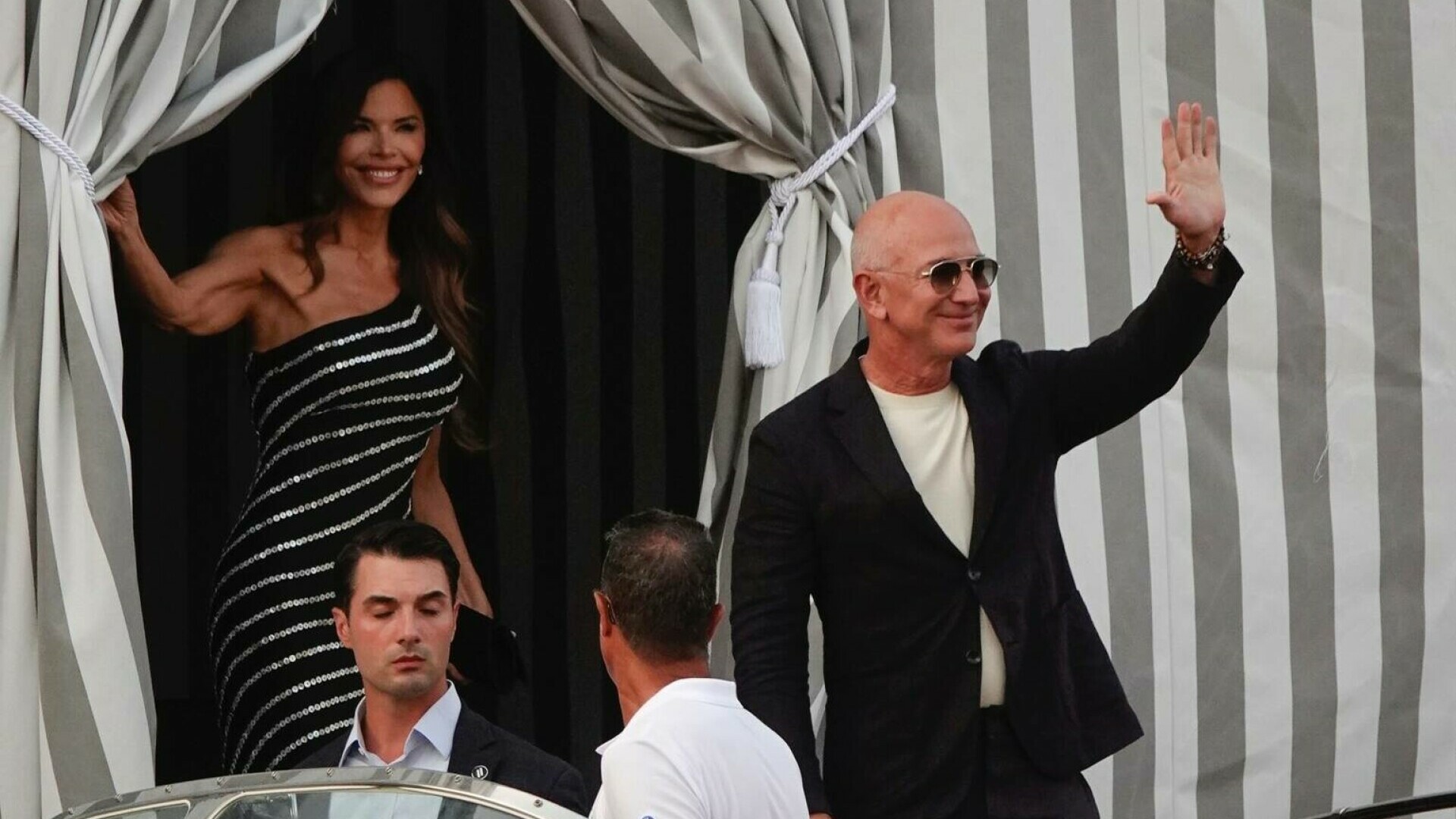 Jeff Bezos și Lauren Sanchez au ajuns la Veneția pentru „nunta secolului”. Ce vedete sunt pe lista invitaților. FOTO & VIDEO