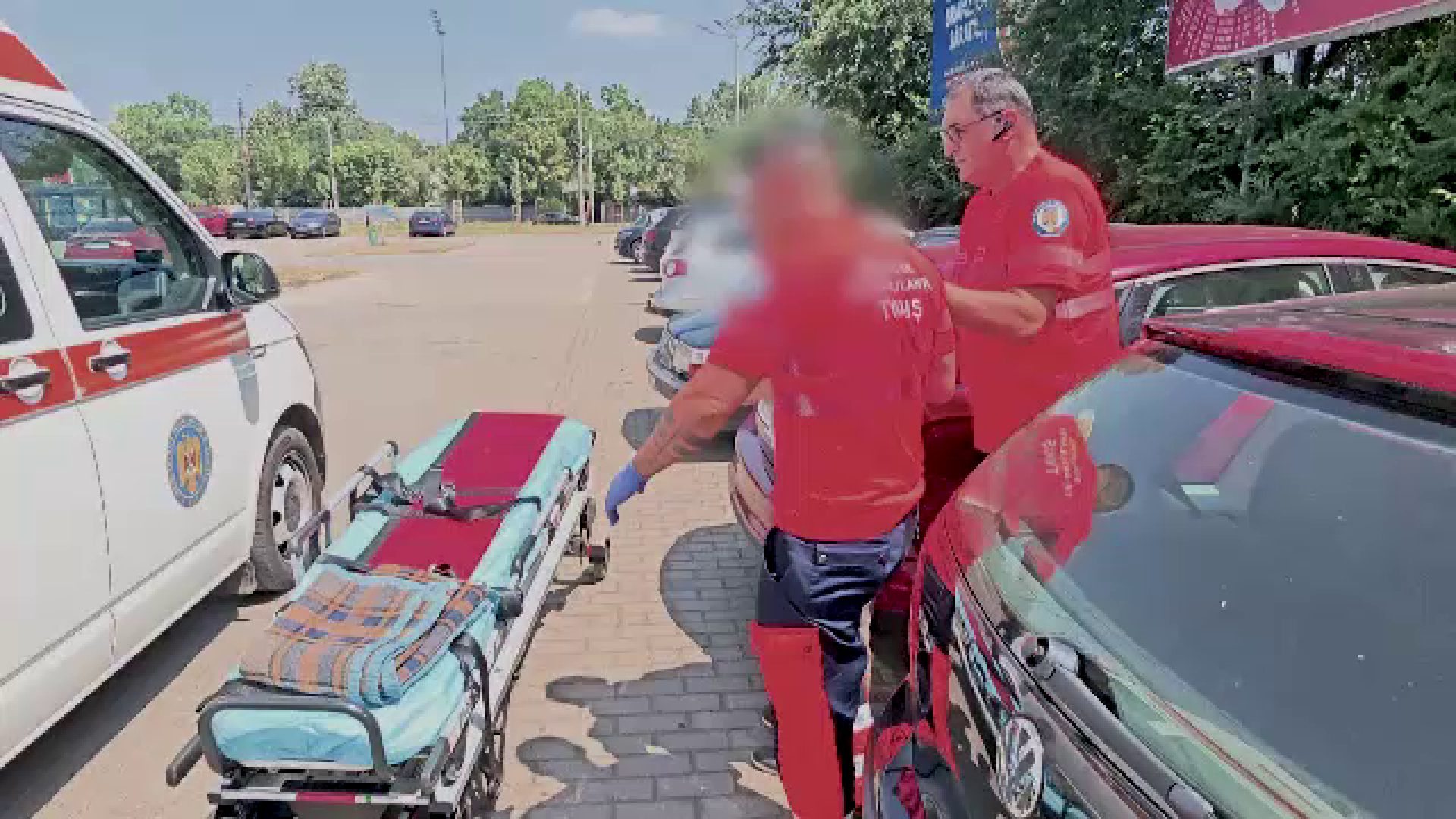 Cod portocaliu de caniculă a „topit” România. Orașul unde s-au înregistrat 44 de grade Celsius. Apelurile la 112, în creștere